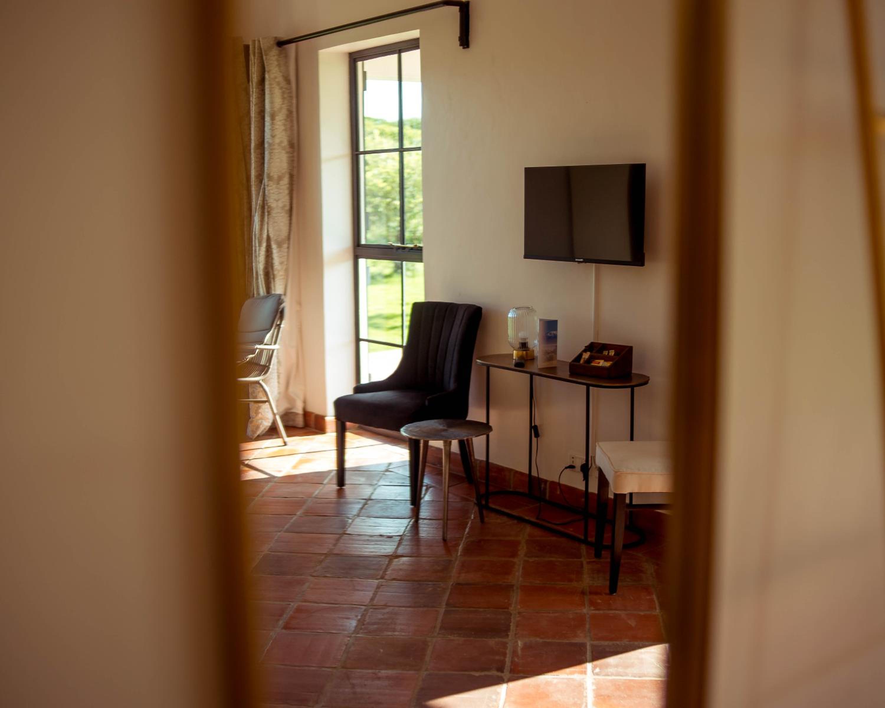 Double Room with Garden View - Photo 4
