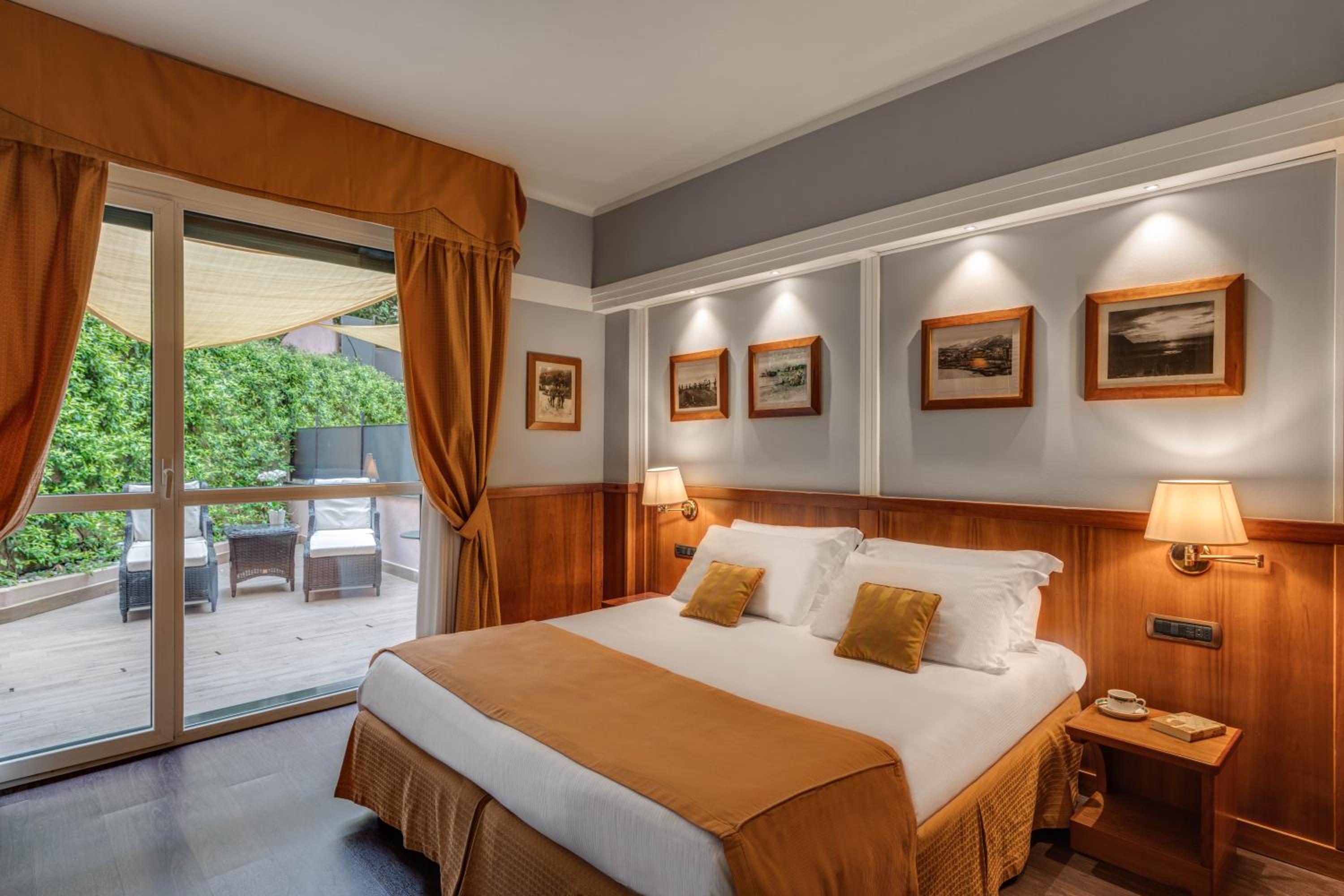 Double or Twin Room with Private Garden - Photo 5