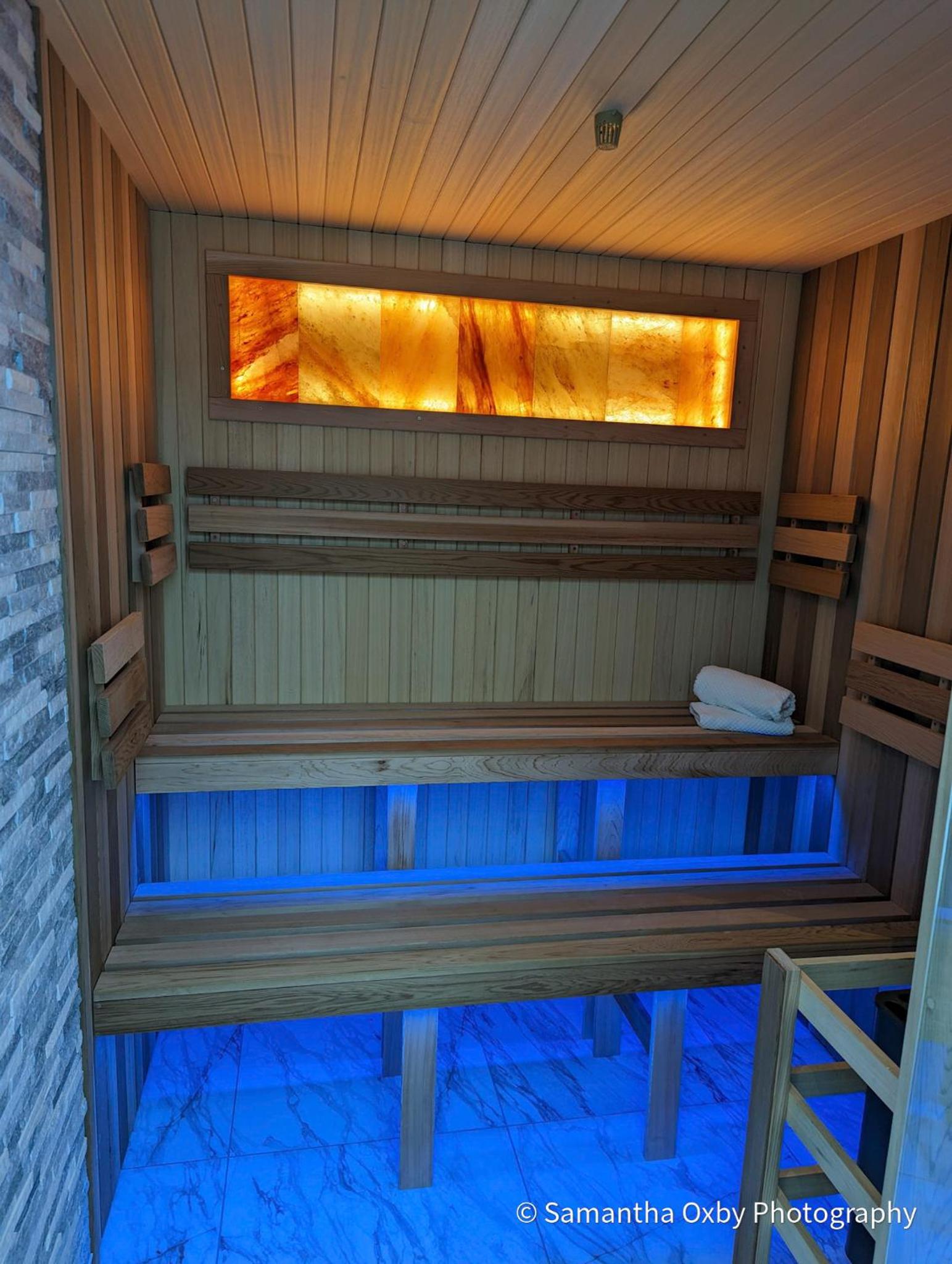 King Suite with Jetted Tub - Non-Smoking - Photo 3
