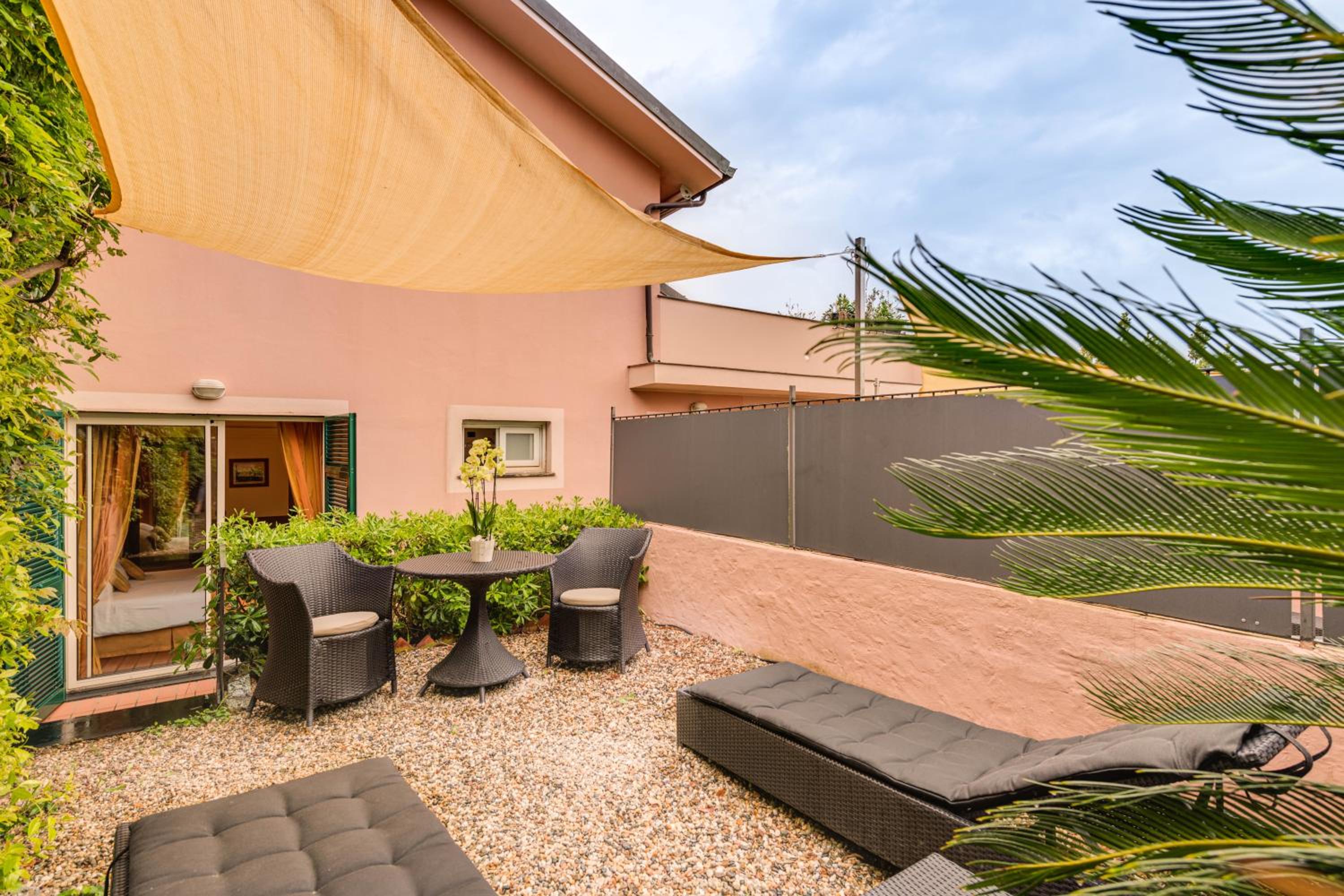 Double or Twin Room with Private Garden - Photo 7