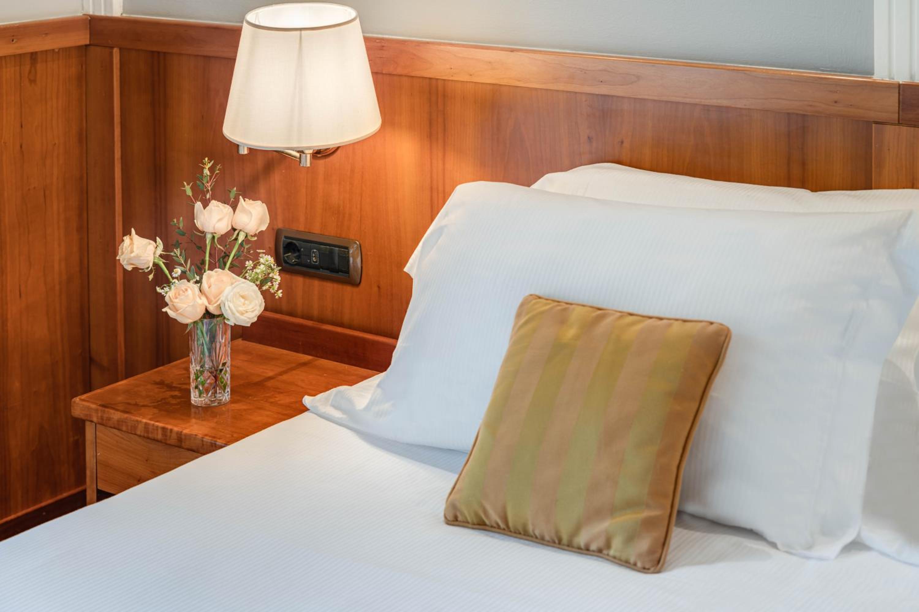 Double or Twin Room with Private Garden - Photo 2