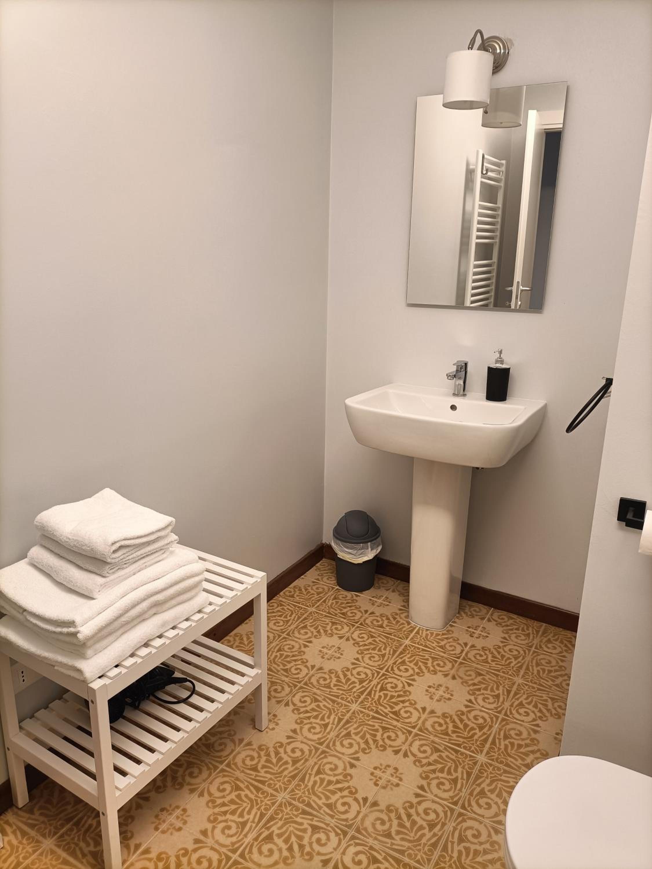Triple Room with Balcony - Photo 22