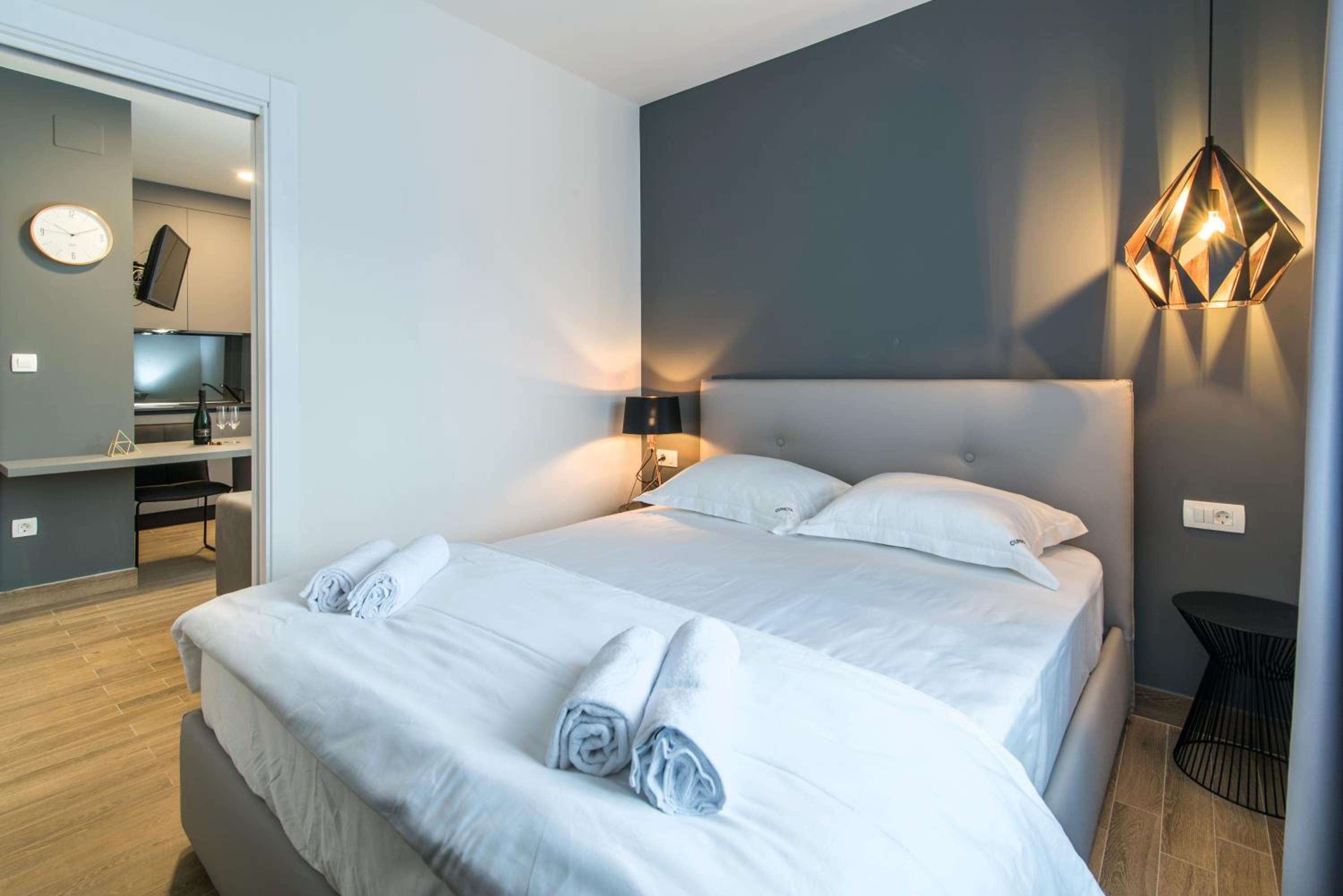 Studio Apartment - Photo 17