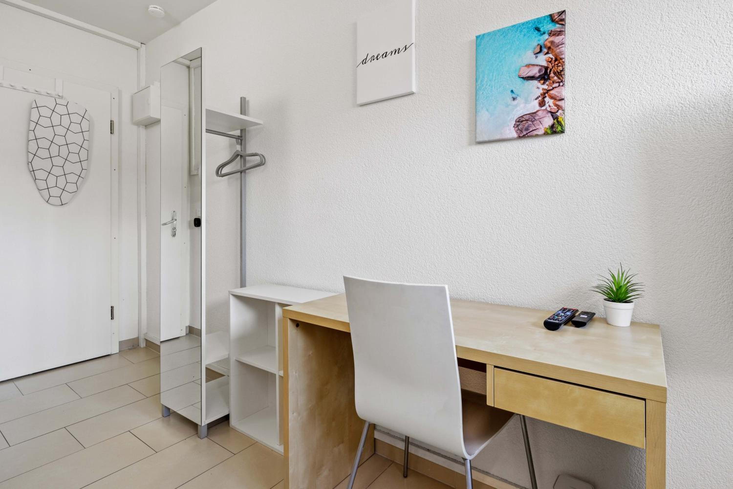Apartment with Shower photo 1