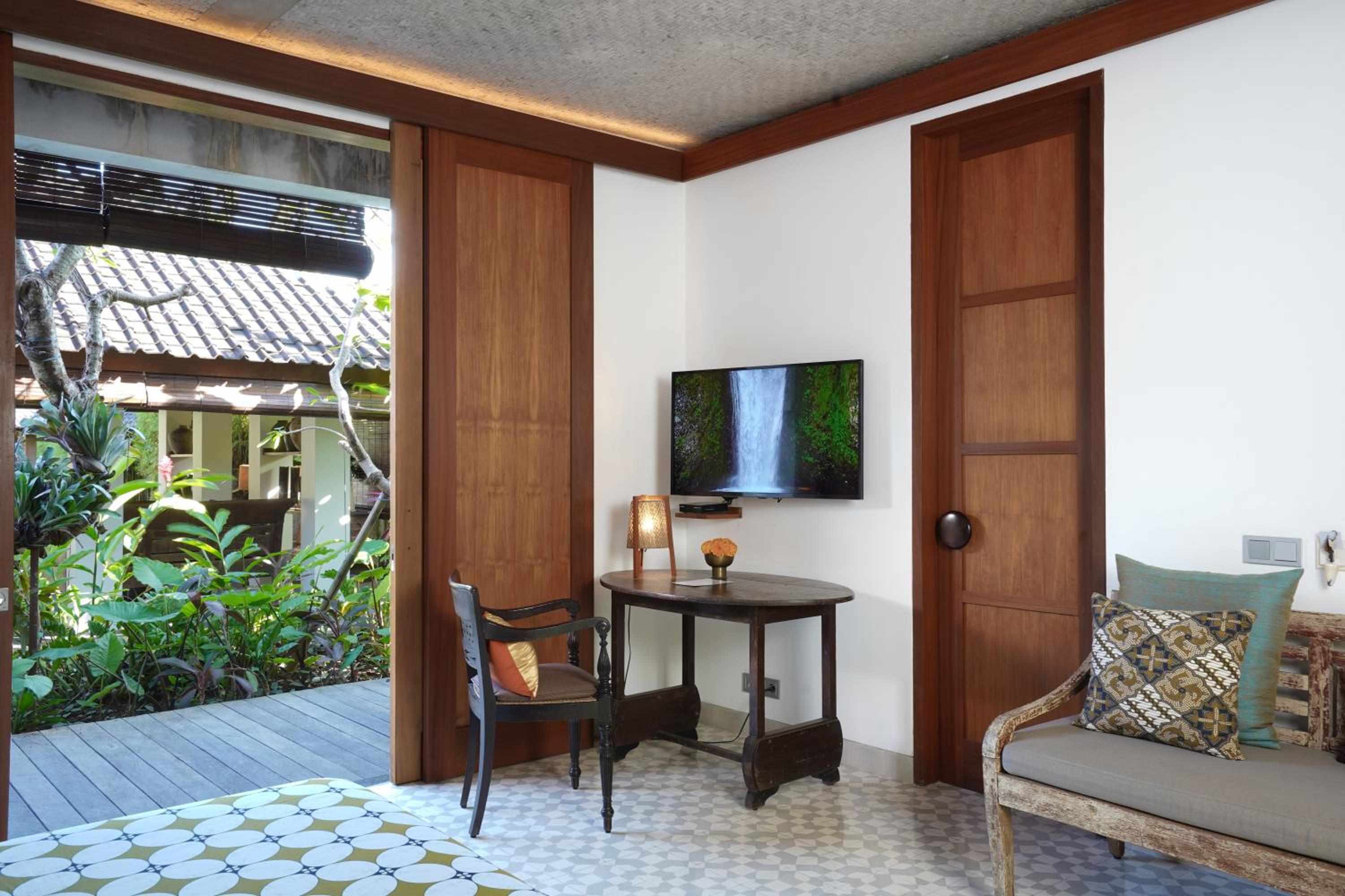 Studio with Garden View