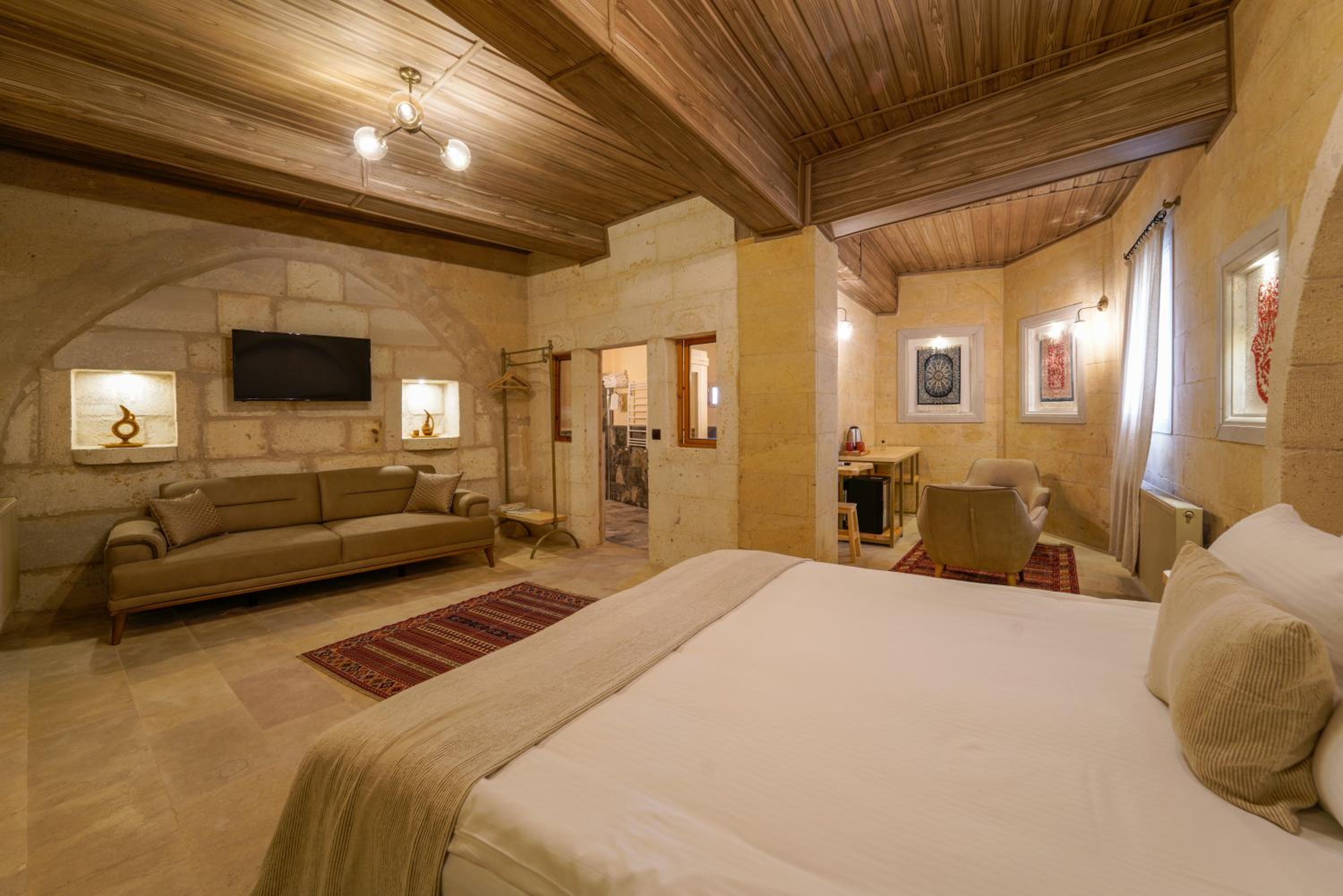 Suite - Photo 21
