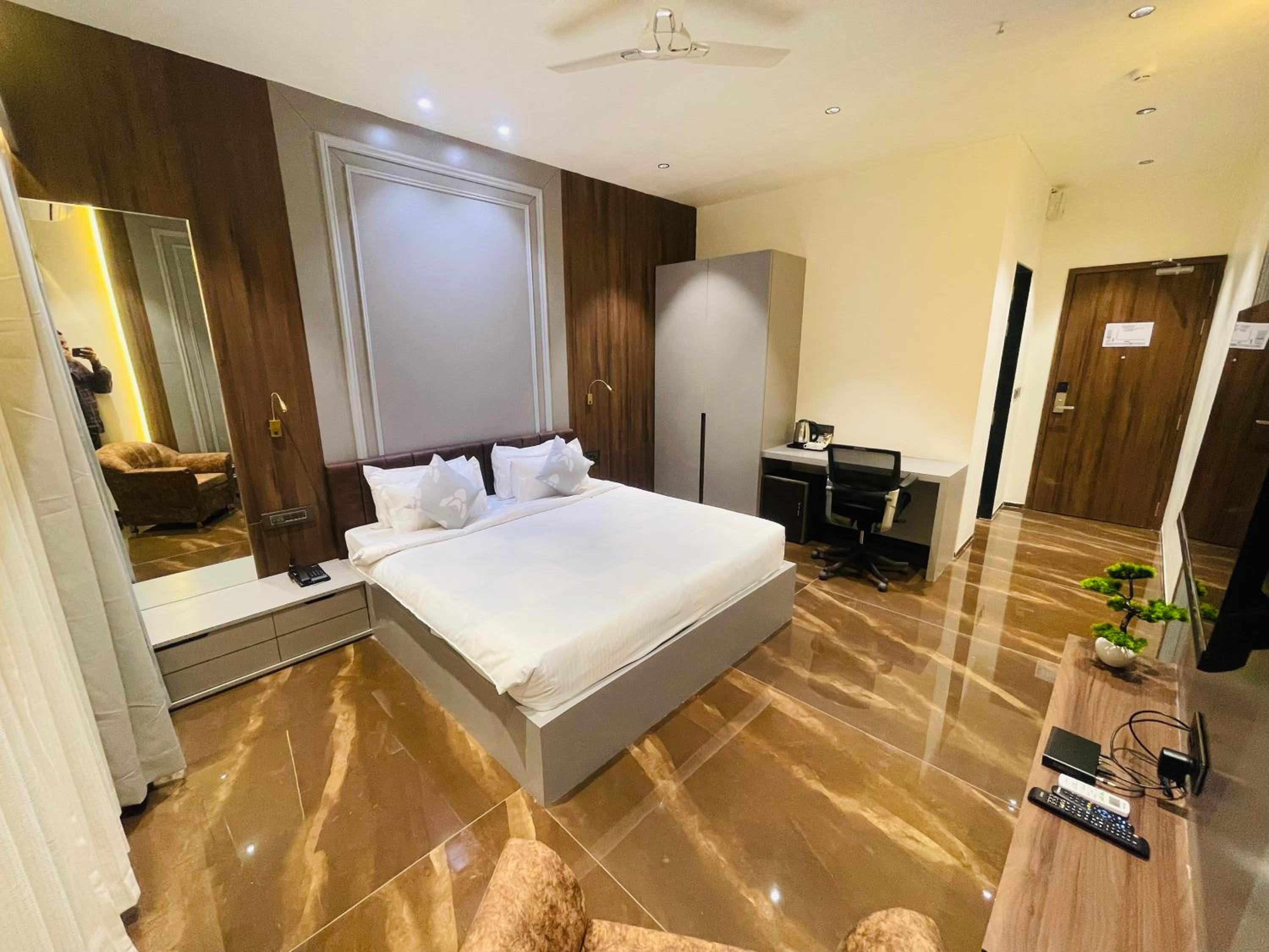 Superior Deluxe King Room