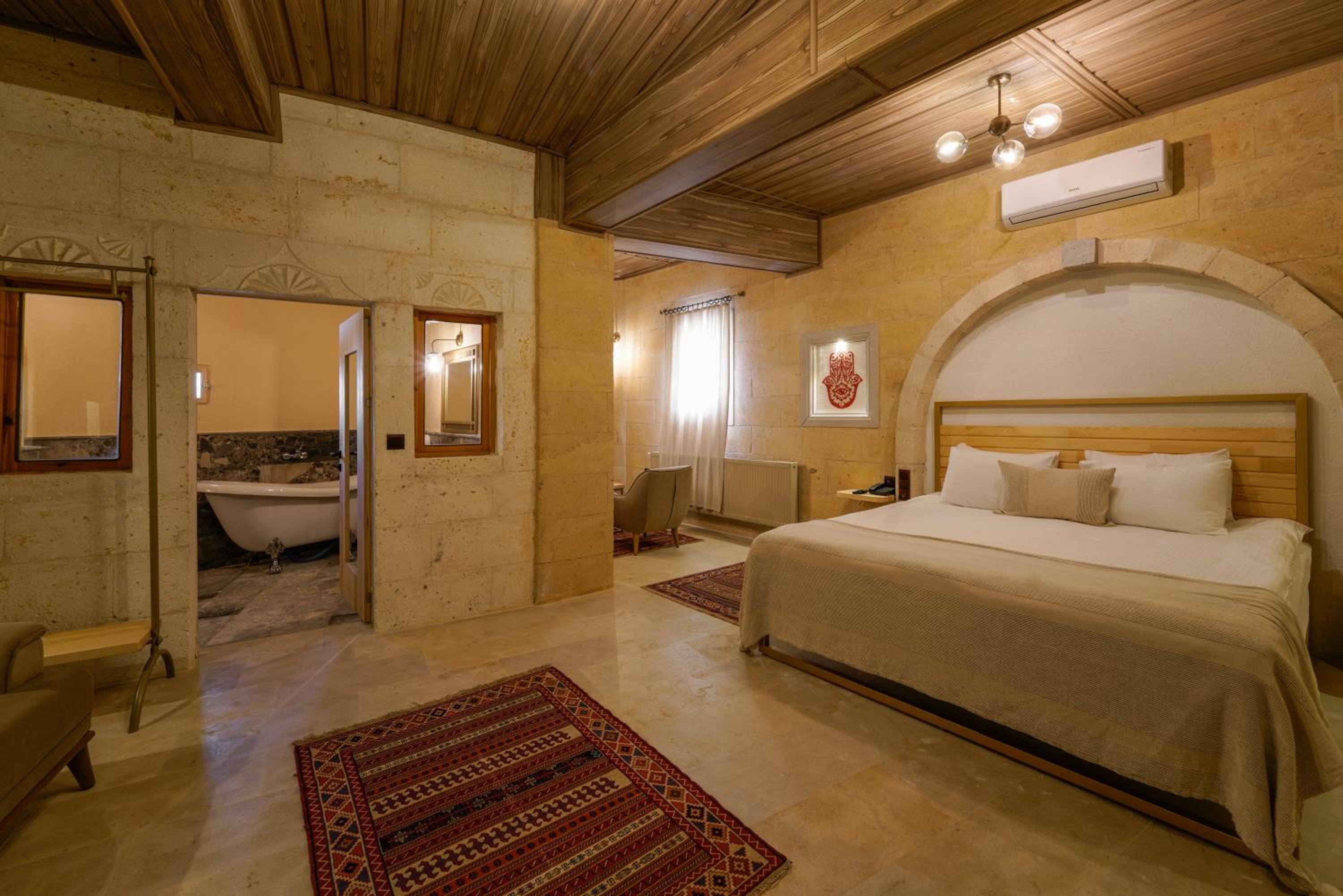 Suite - Photo 19