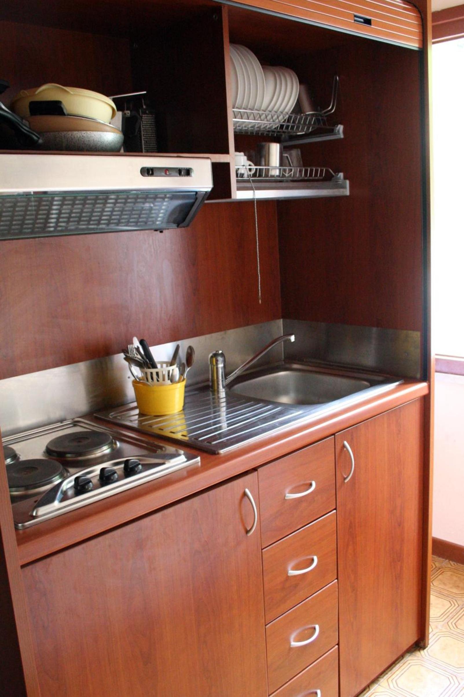 One-Bedroom Apartment (5 Adults) photo 2