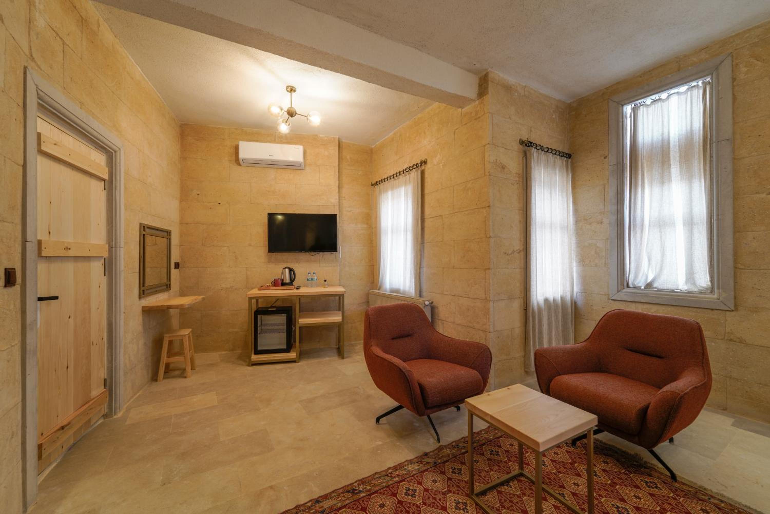 Suite - Photo 13