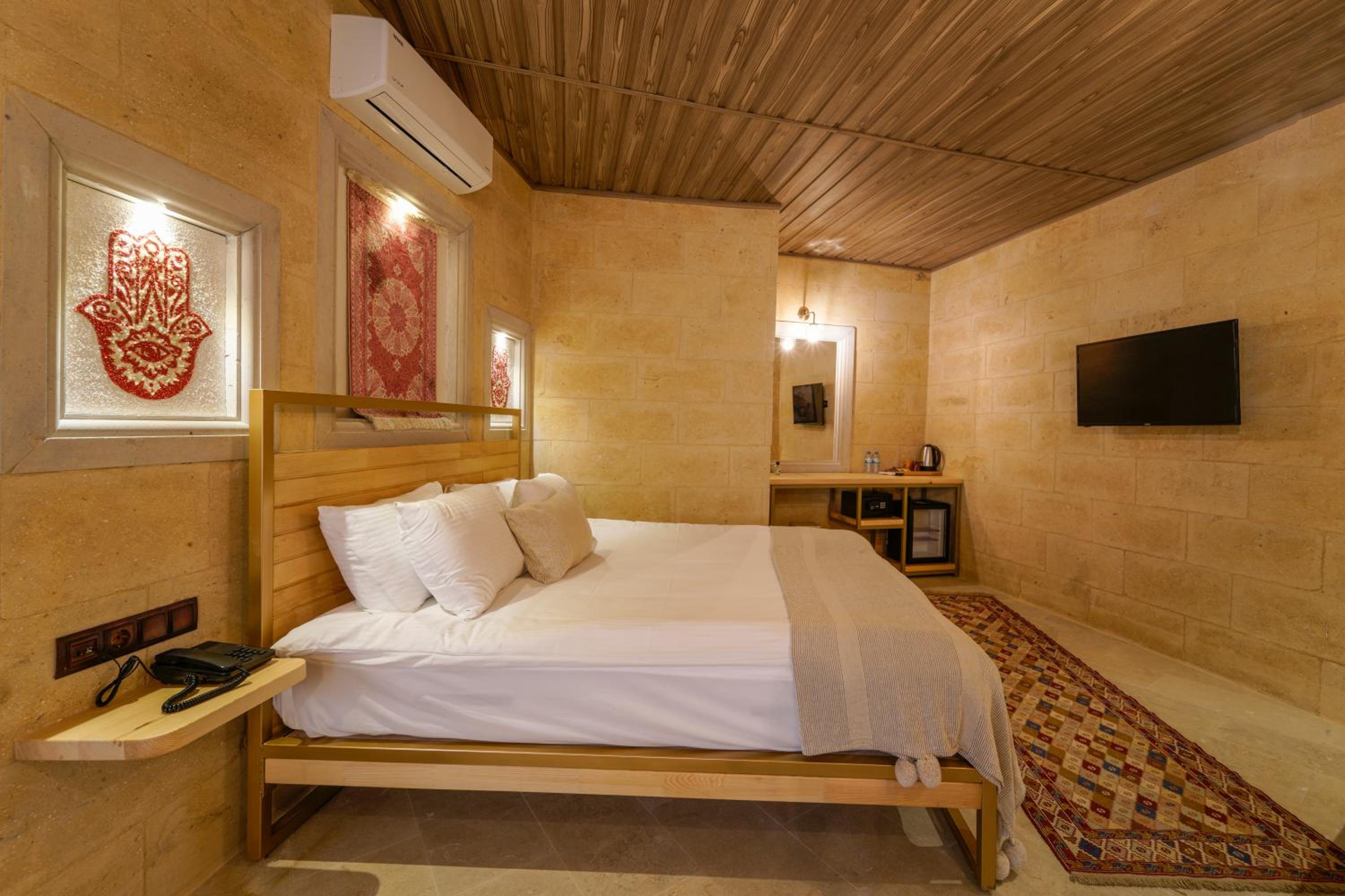 Suite - Photo 11