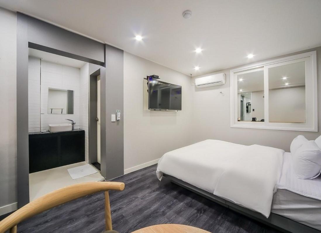 Deluxe Room - Photo 7