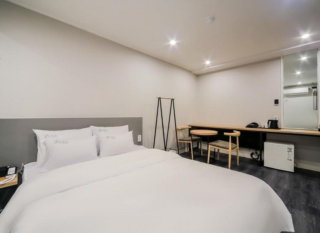 Deluxe Room - Photo 9