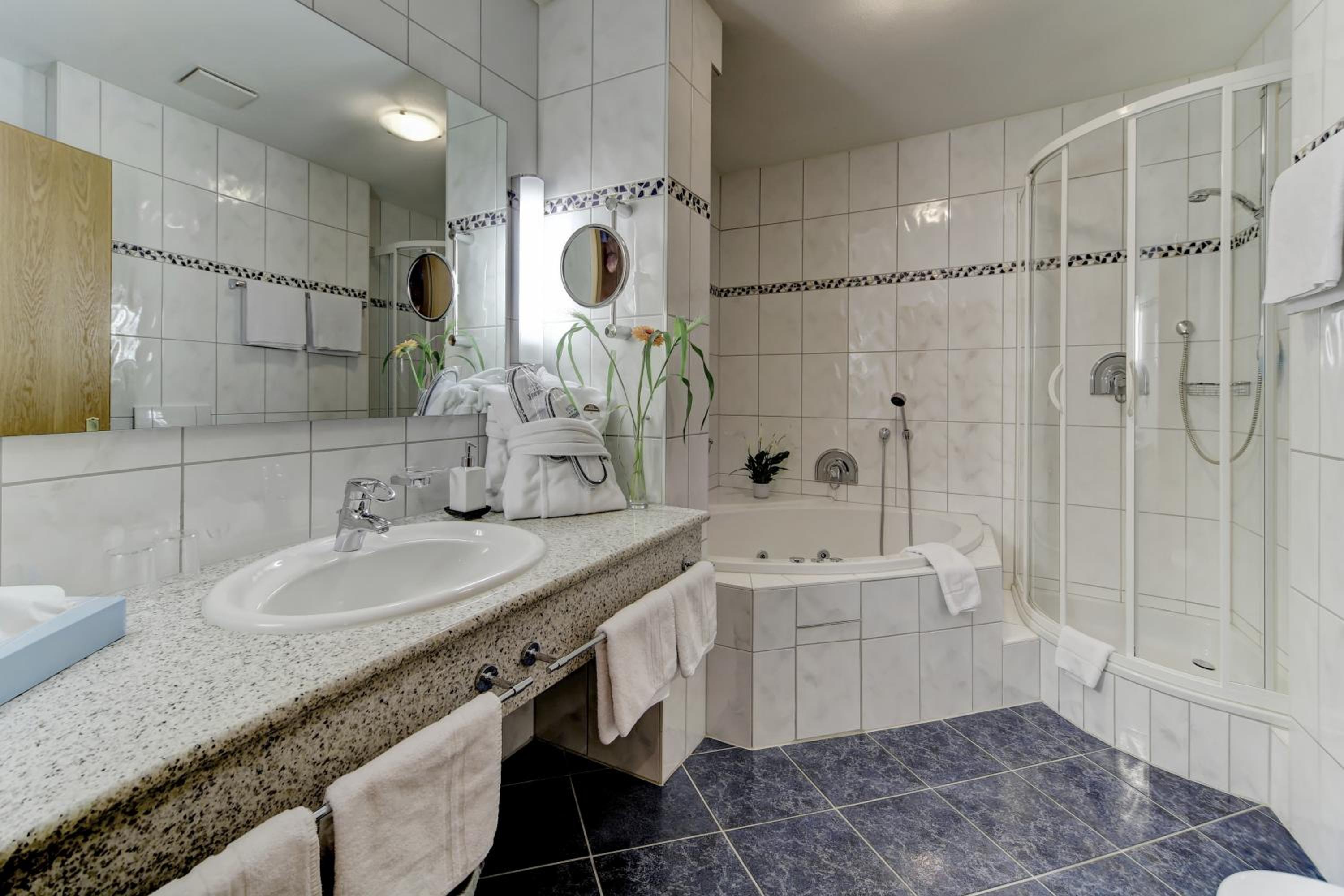 Deluxe Junior Suite photo 3