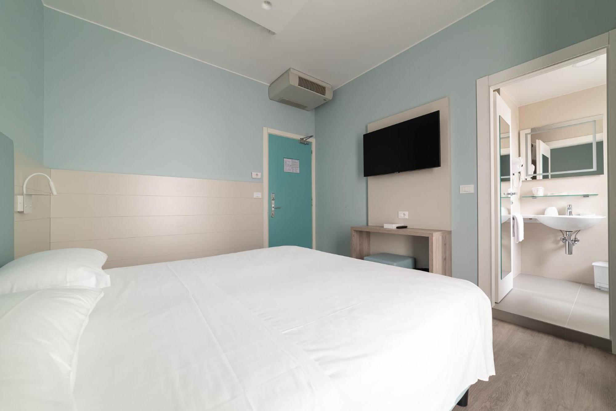 Deluxe Double or Twin Room photo 3