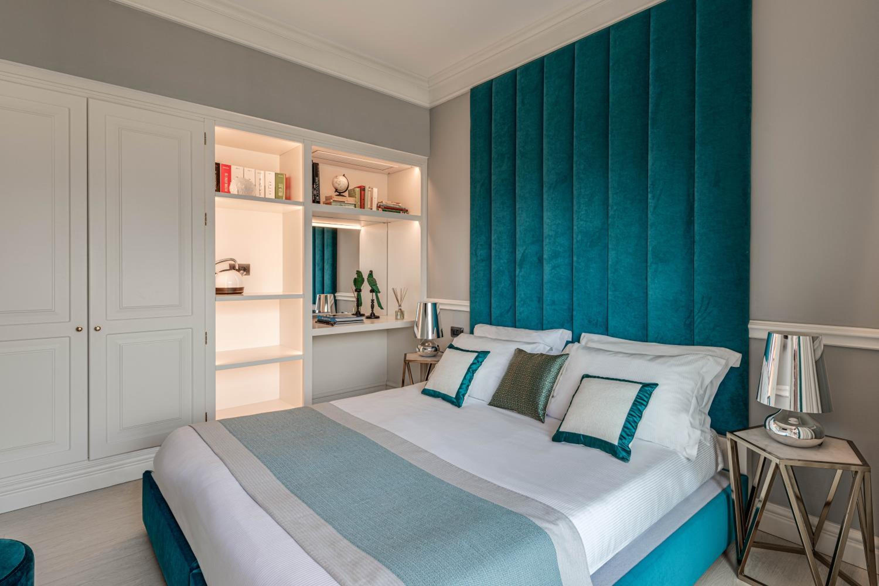 Deluxe Junior Suite with Balcony and City View - Photo 4