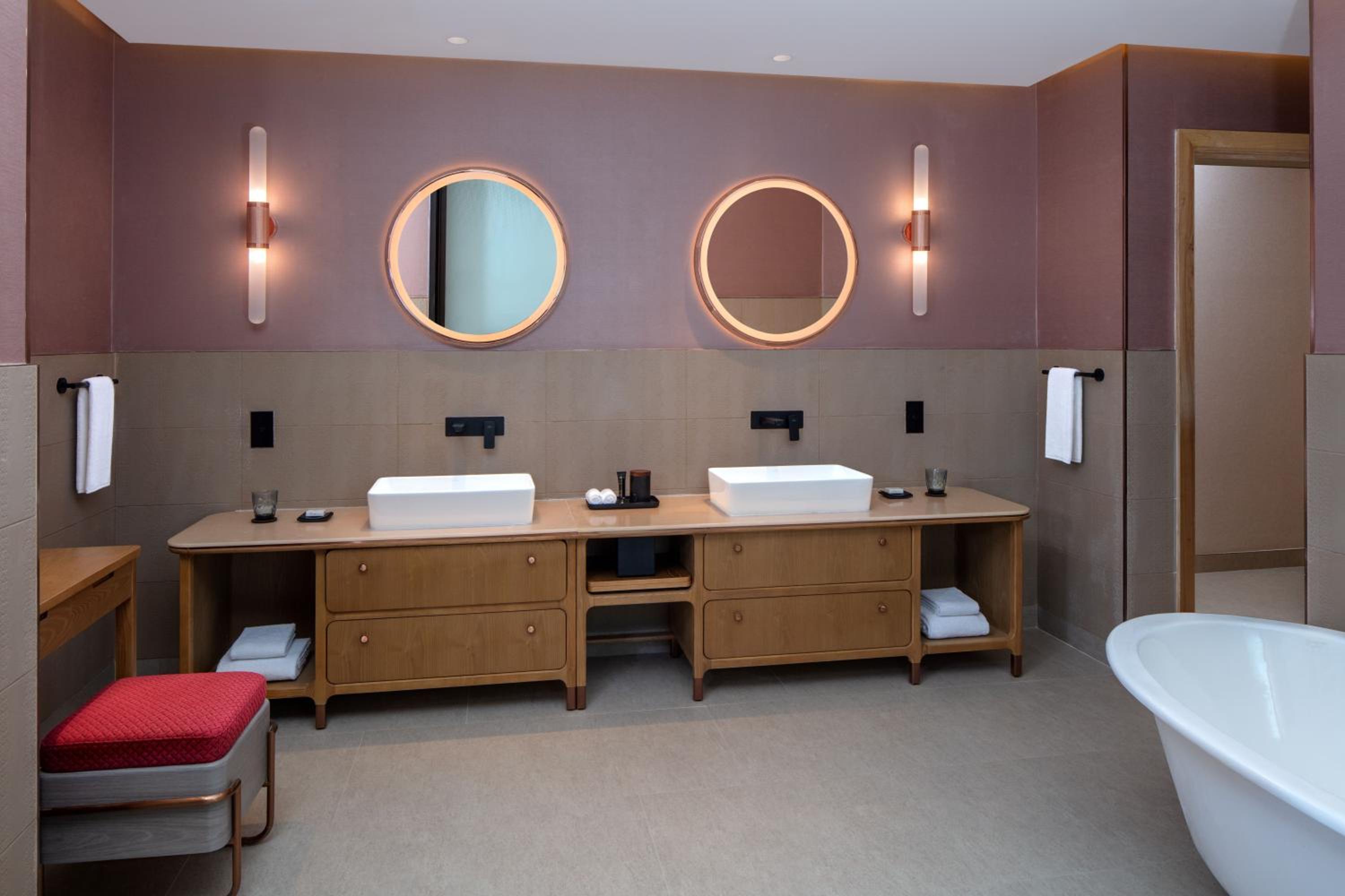 Three-Bedroom Residence - Photo 2