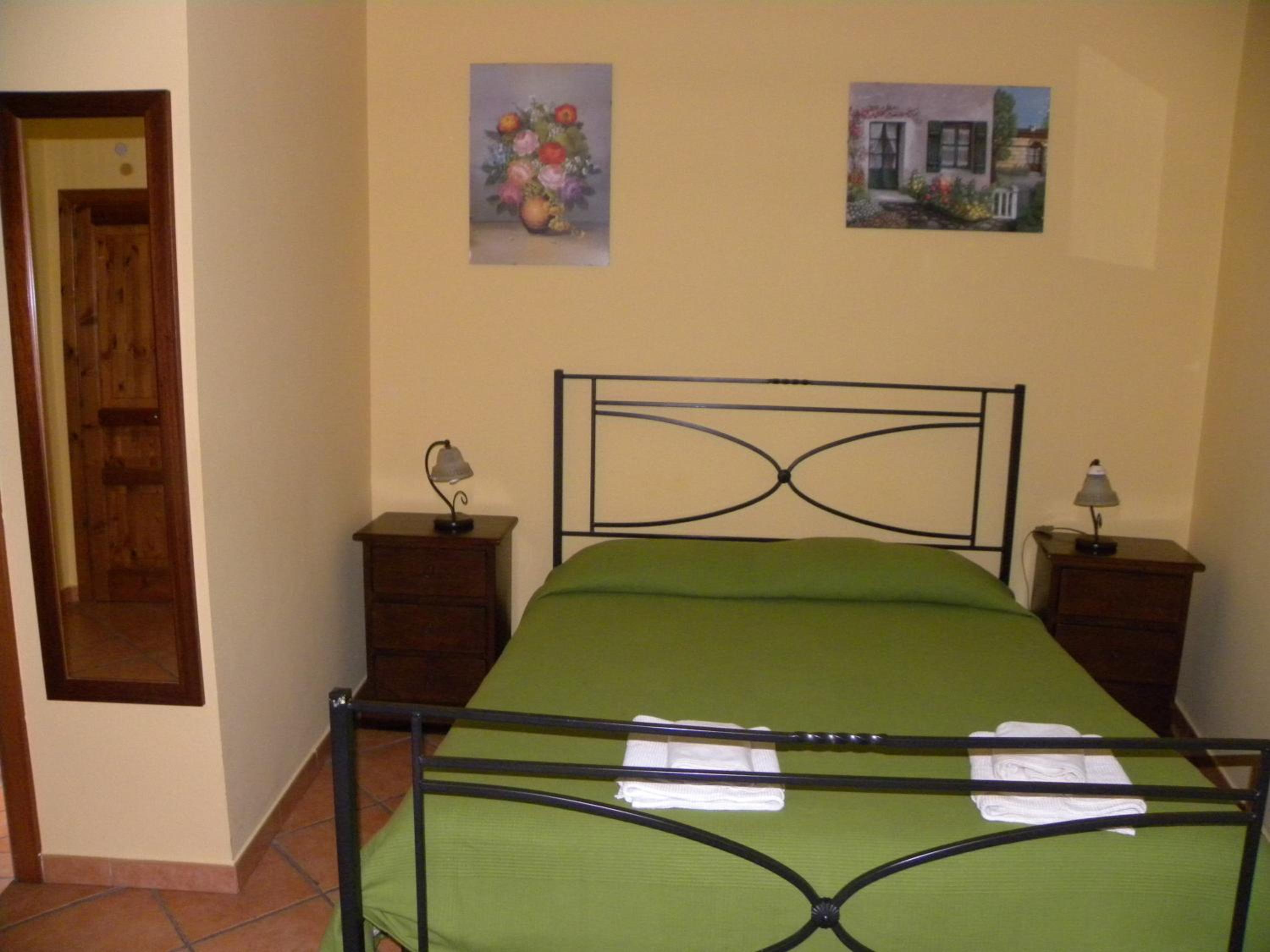 Studio with External Kitchenette (2 Adults) - Photo 11
