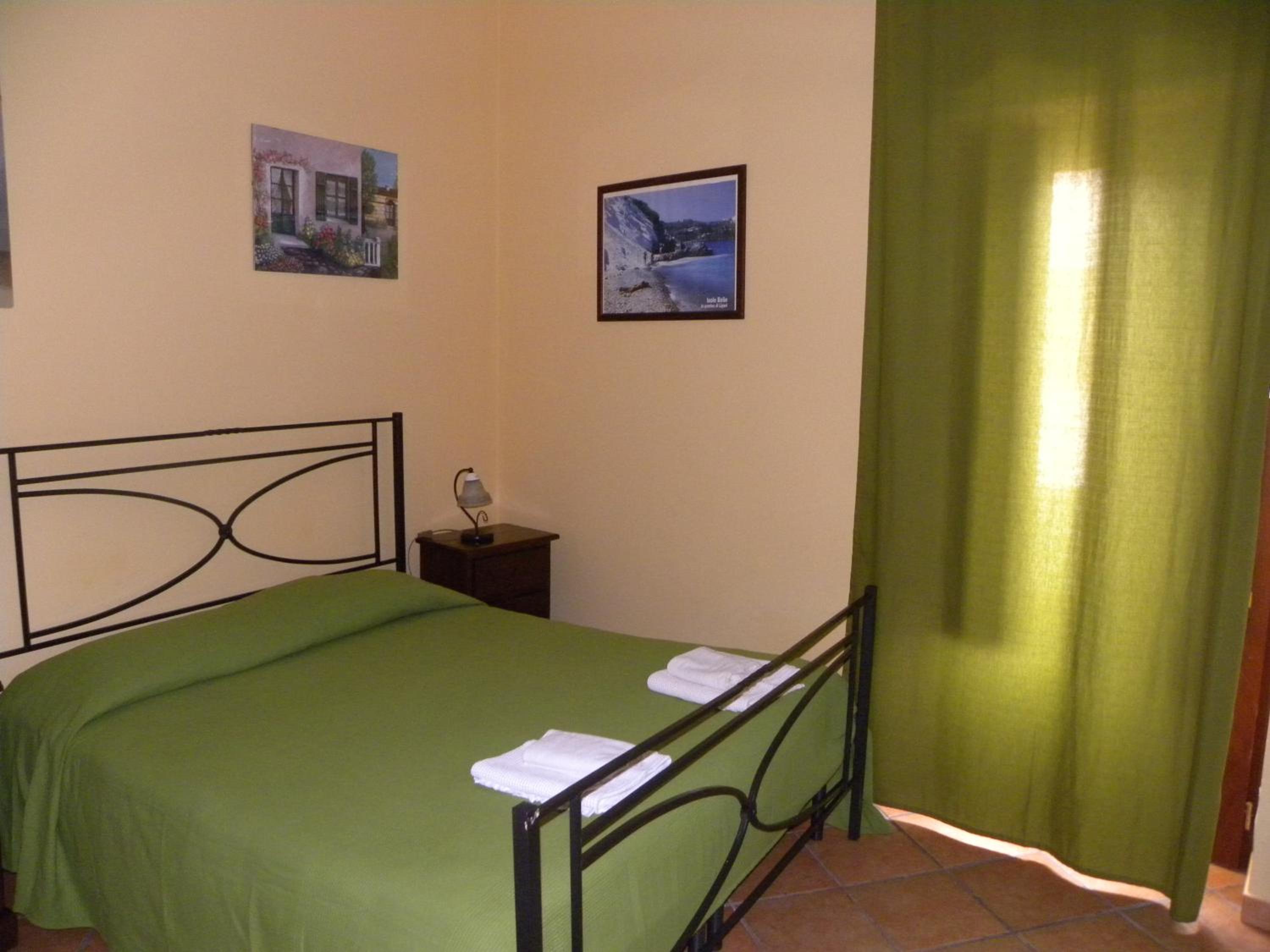 Studio with External Kitchenette (2 Adults) - Photo 16