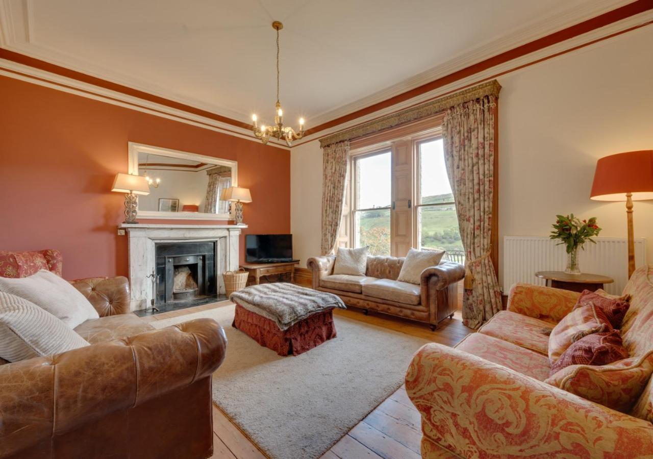 Eight-Bedroom House photo 1