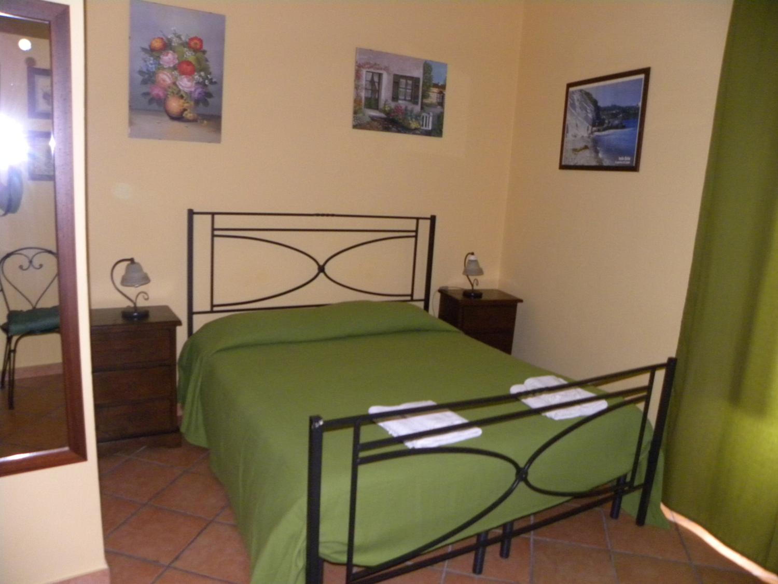 Studio with External Kitchenette (2 Adults) - Photo 20