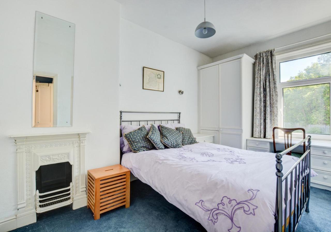 Three-Bedroom House photo 2