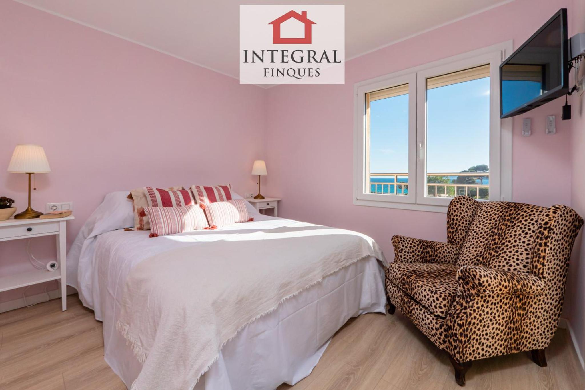 Apartamento de tres habitaciones con vista al mar