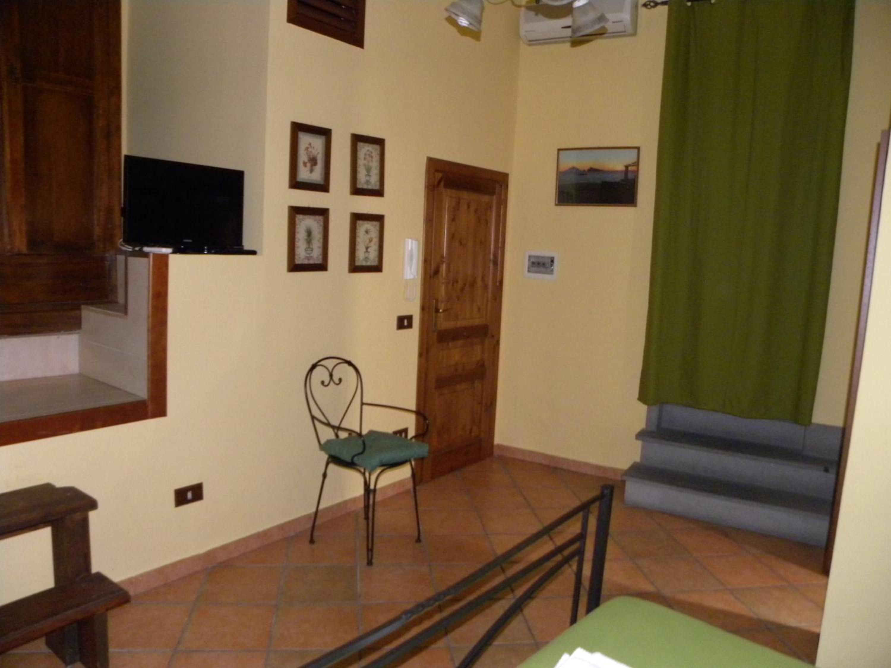 Studio with External Kitchenette (2 Adults) - Photo 22