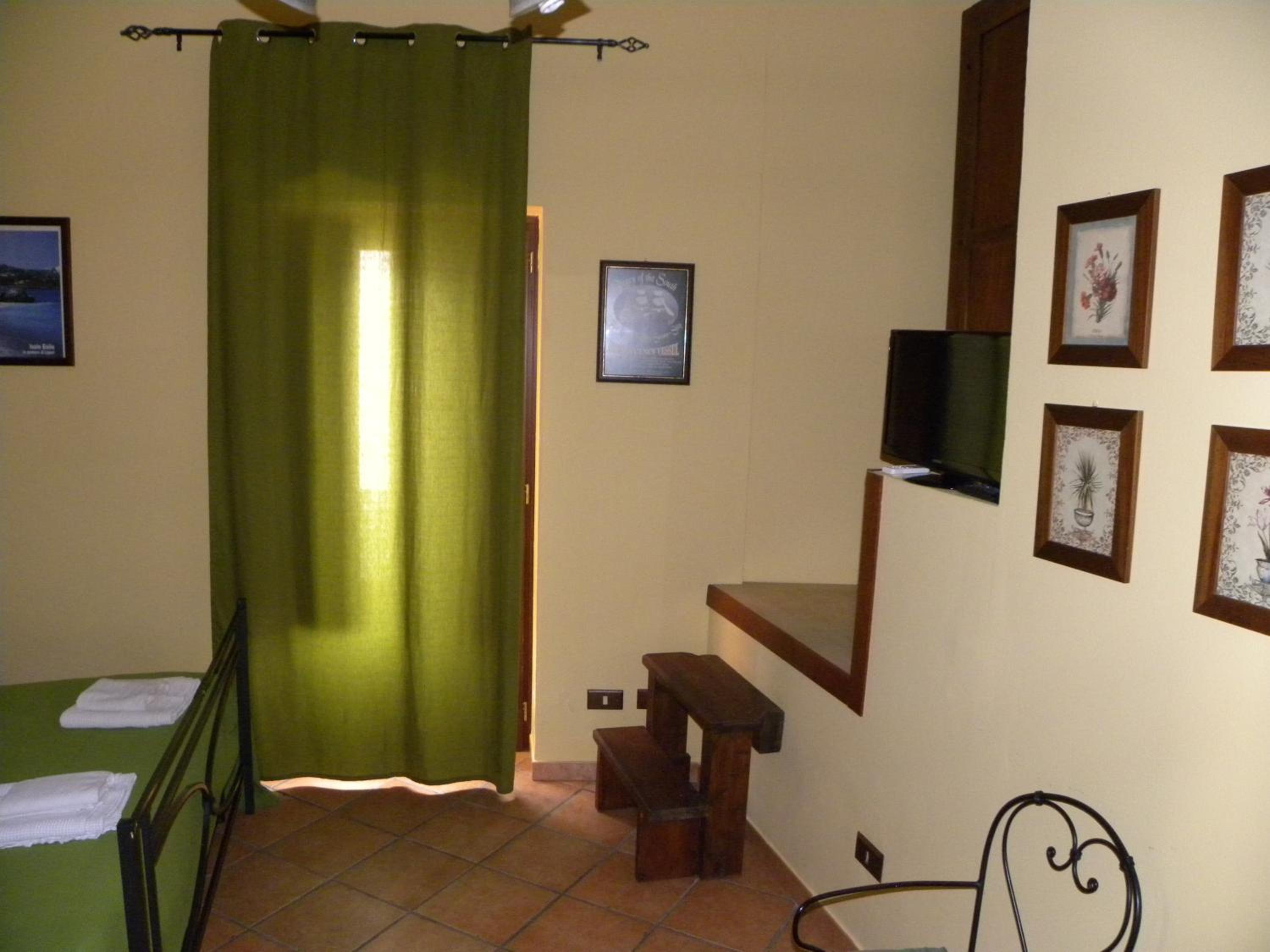 Studio with External Kitchenette (2 Adults) - Photo 24