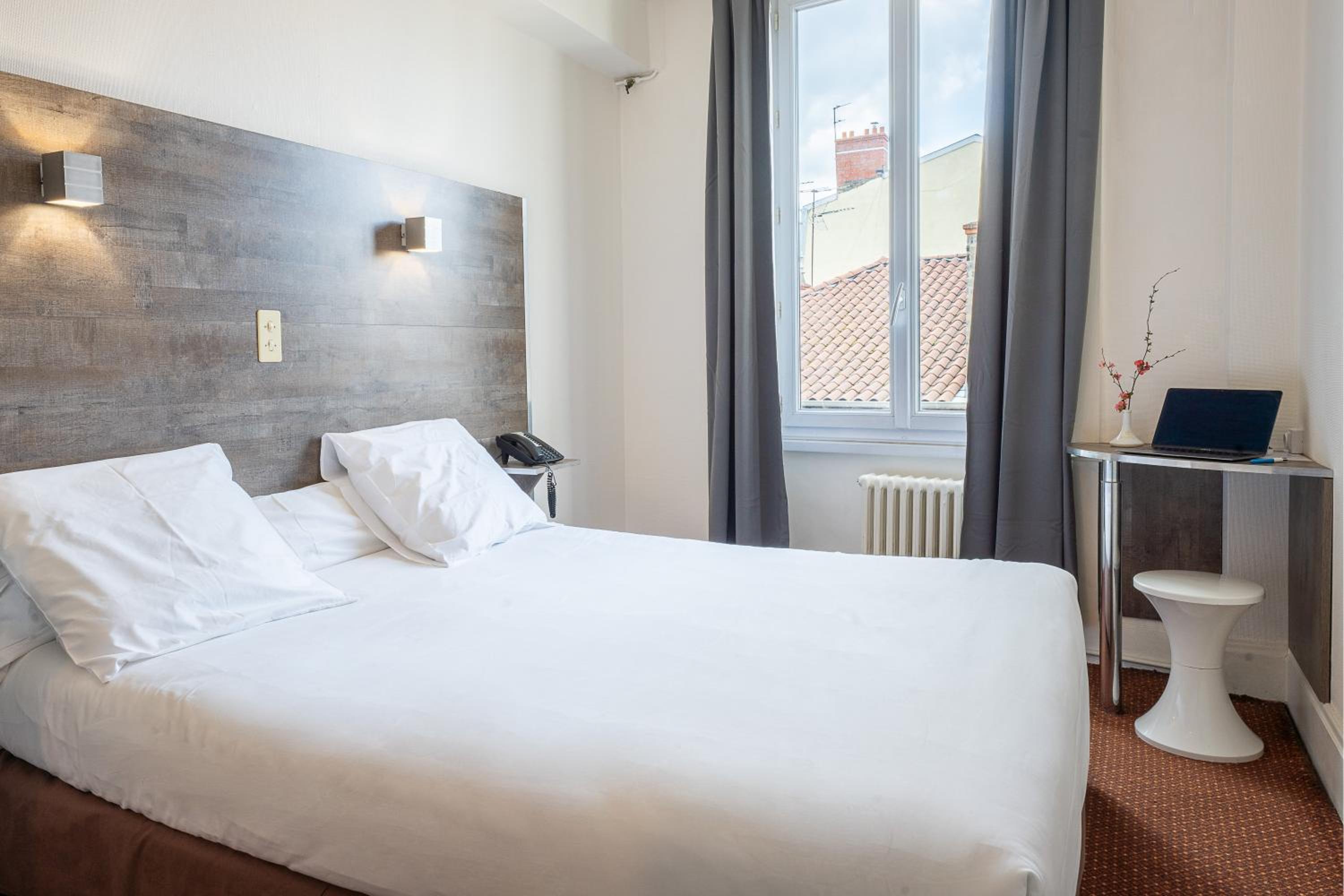 Double Room - Photo 9