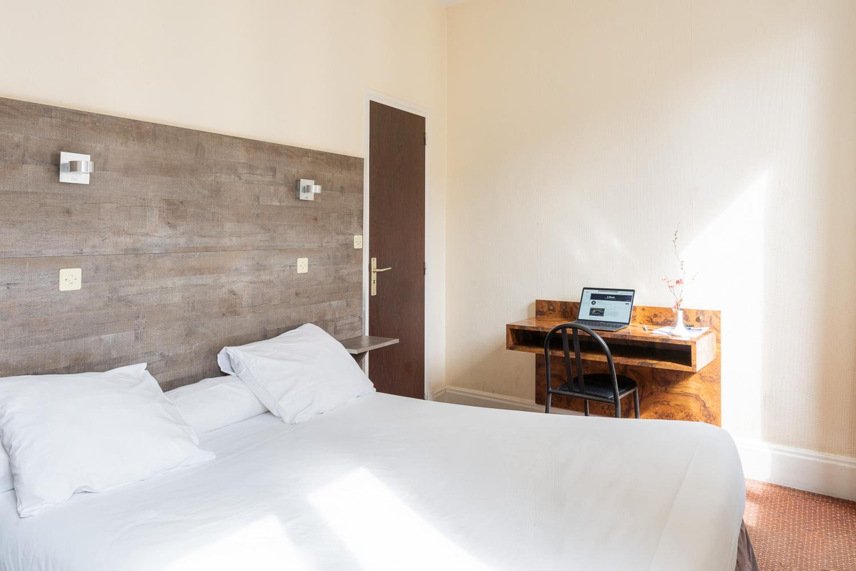 Double Room - Photo 8