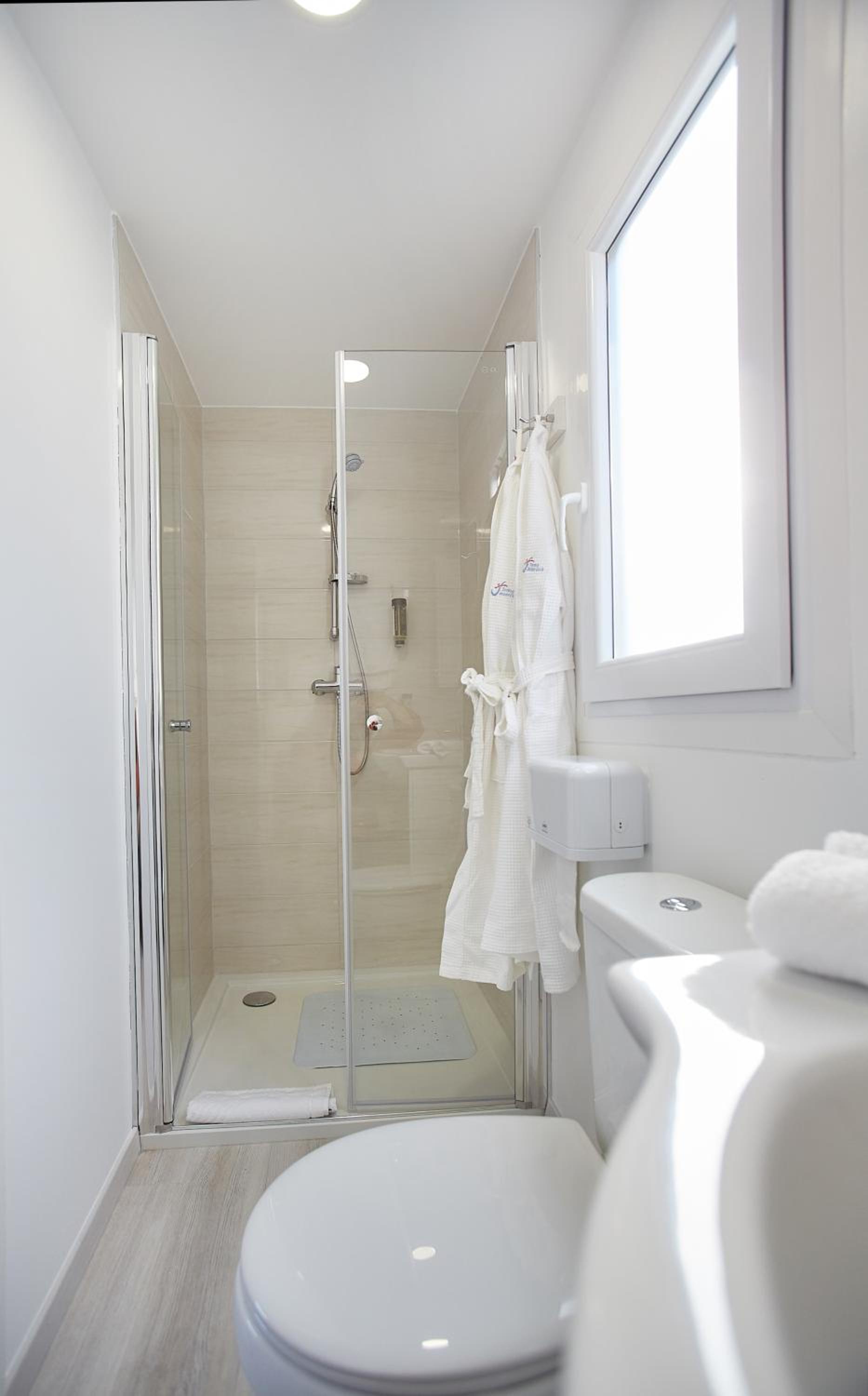 Mobile Home - Photo 2