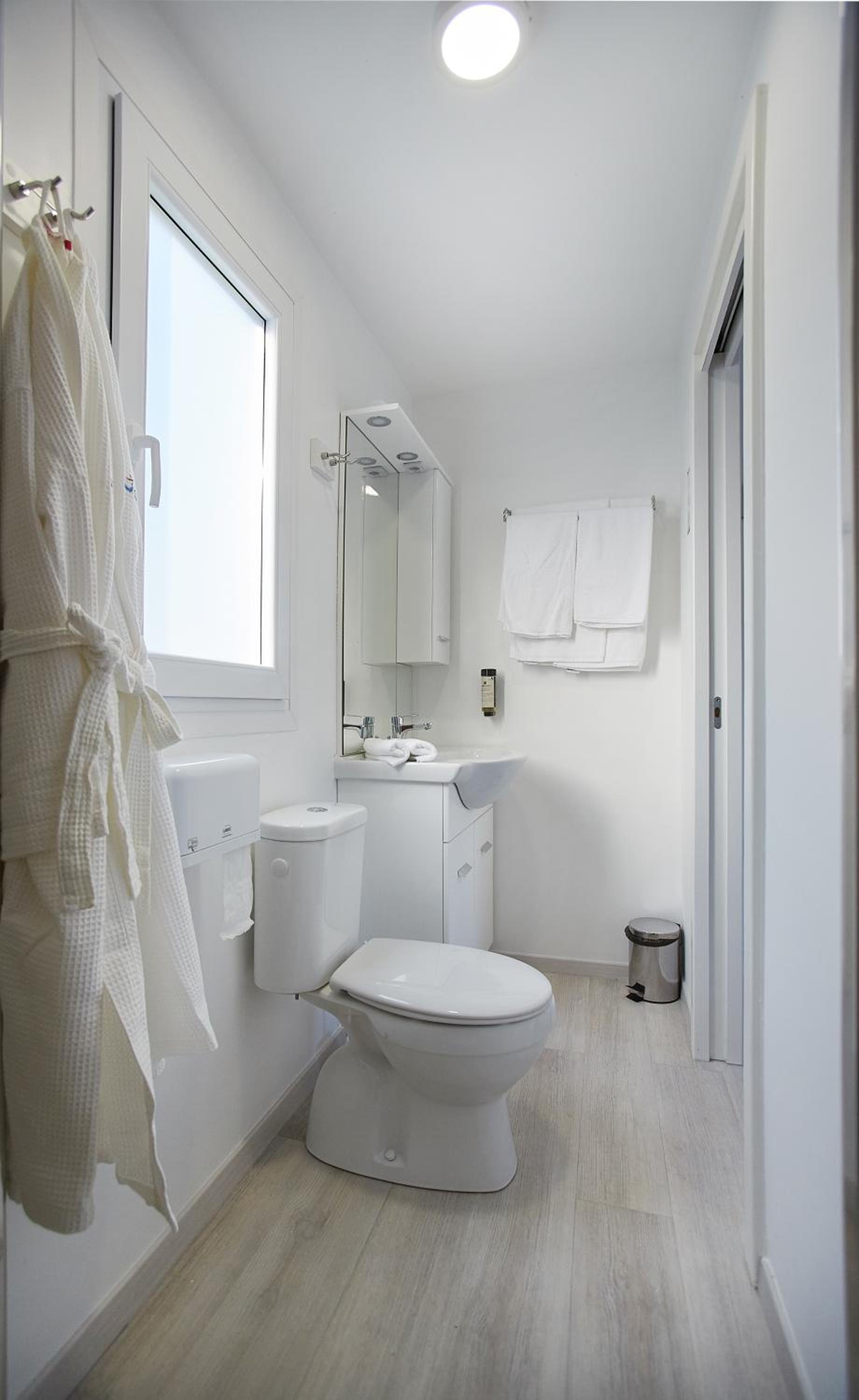 Mobile Home - Photo 8