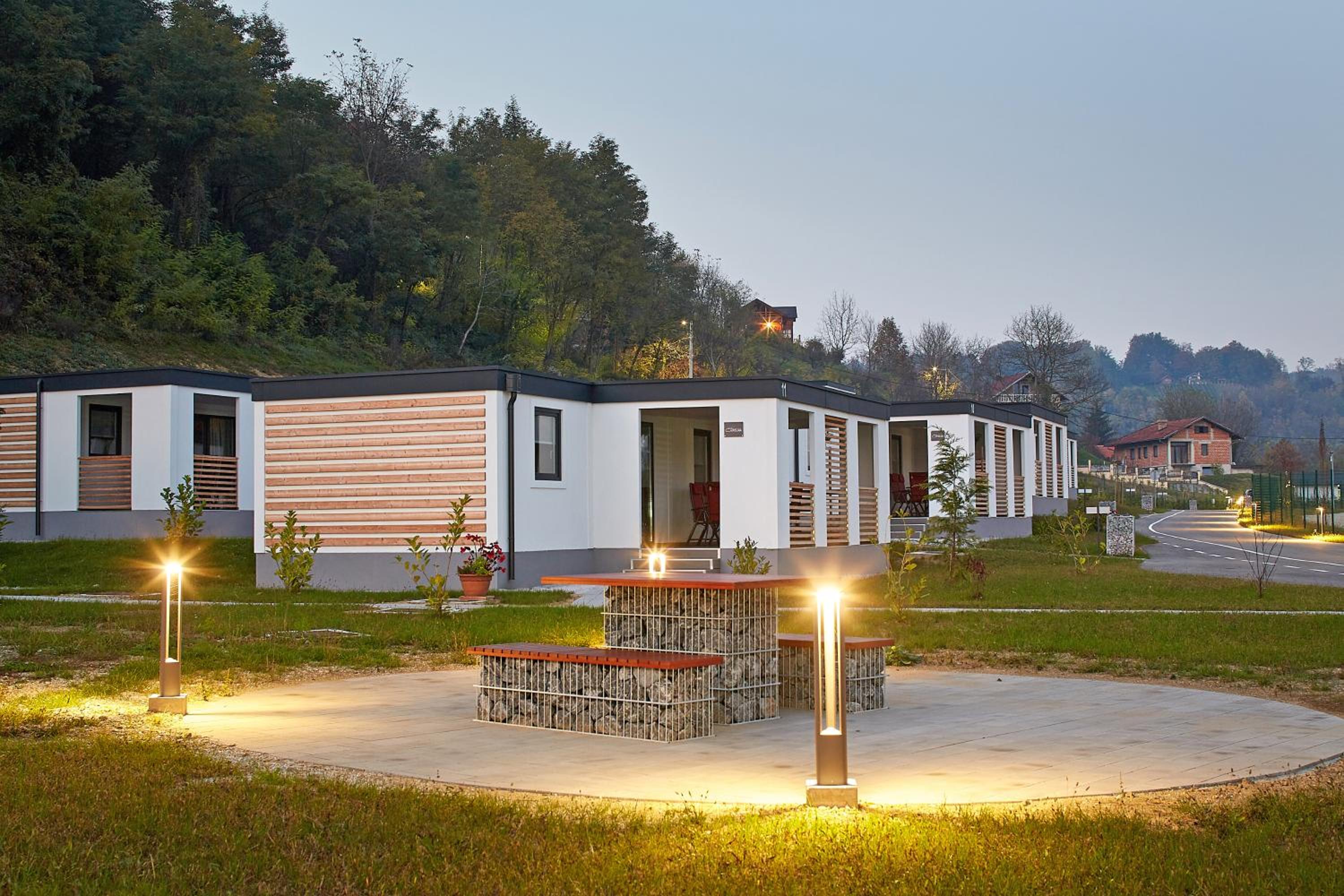 Mobile Home - Photo 4