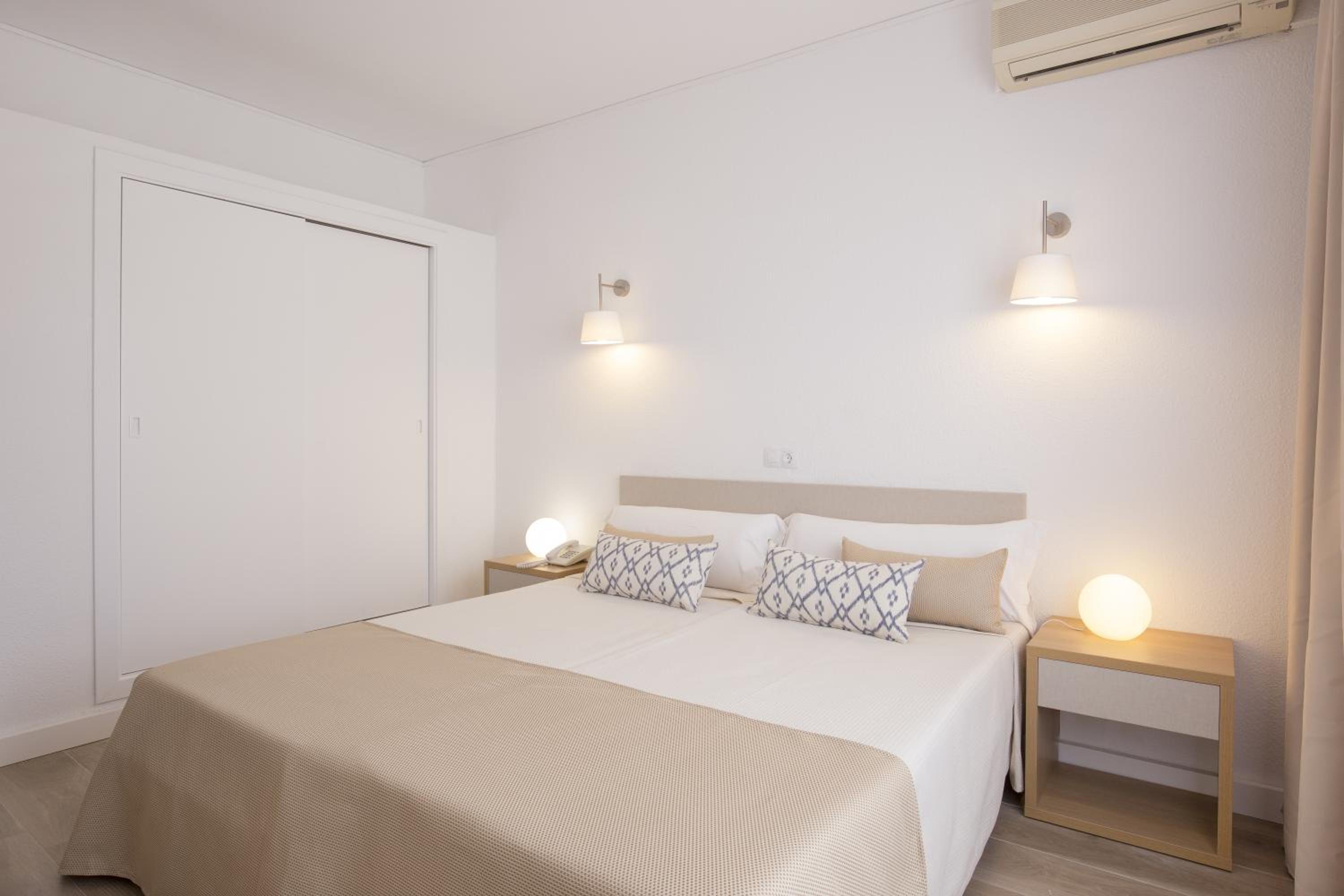Habitación Doble o con Dos Camas con Vista Parcial al Mar