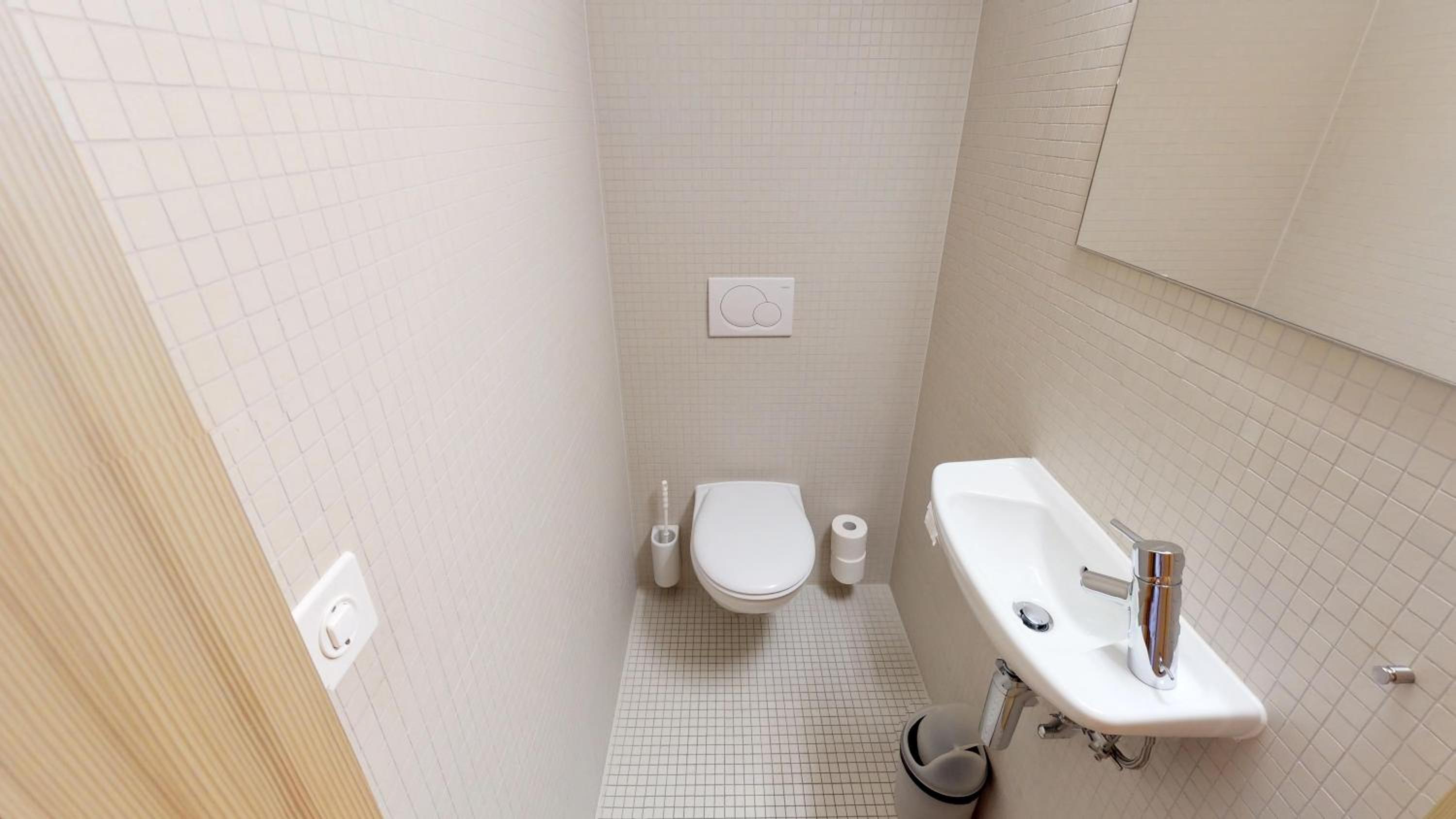 Three-Bedroom Comfort Apartment photo 2