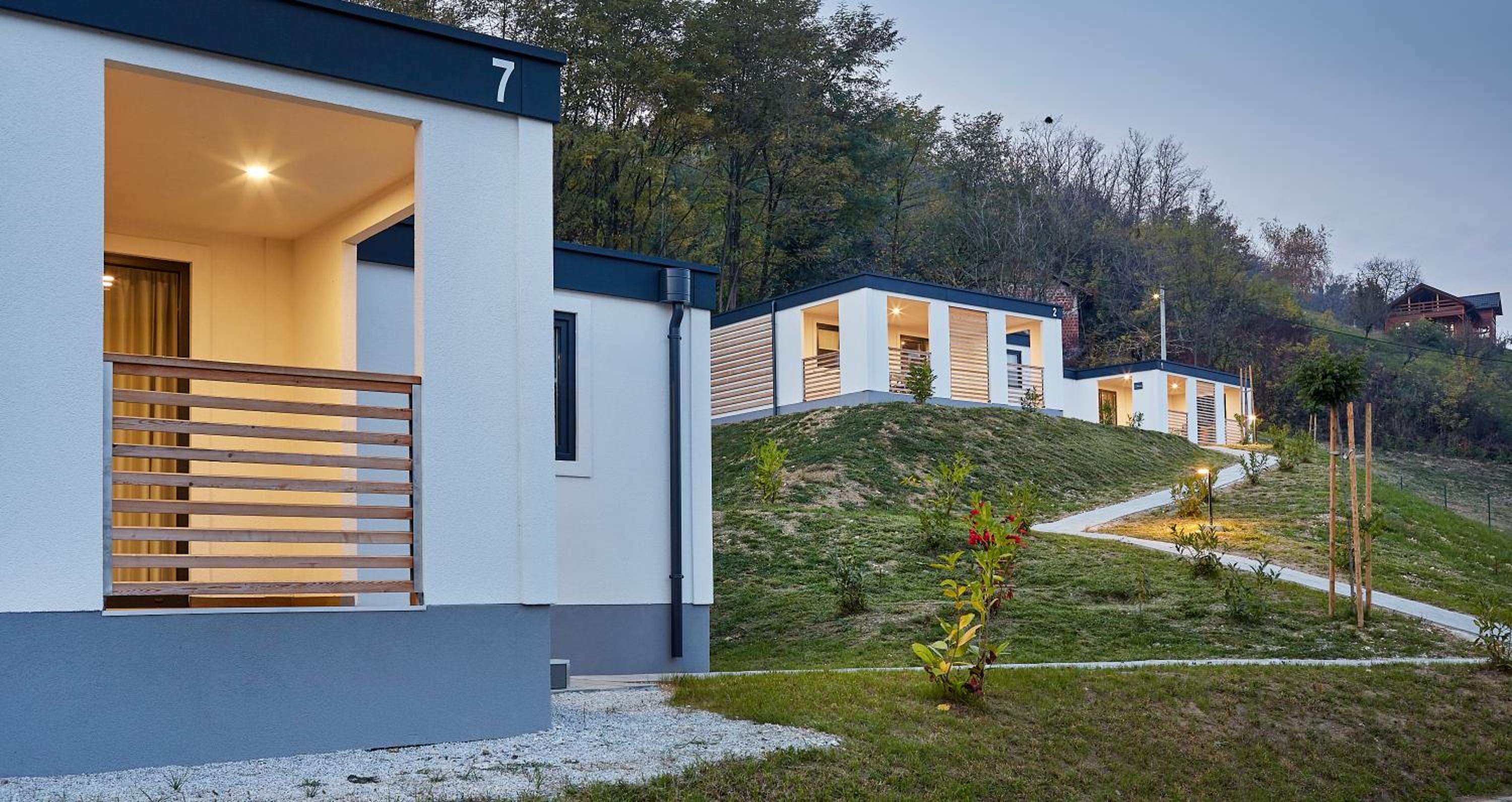 Mobile Home - Photo 3