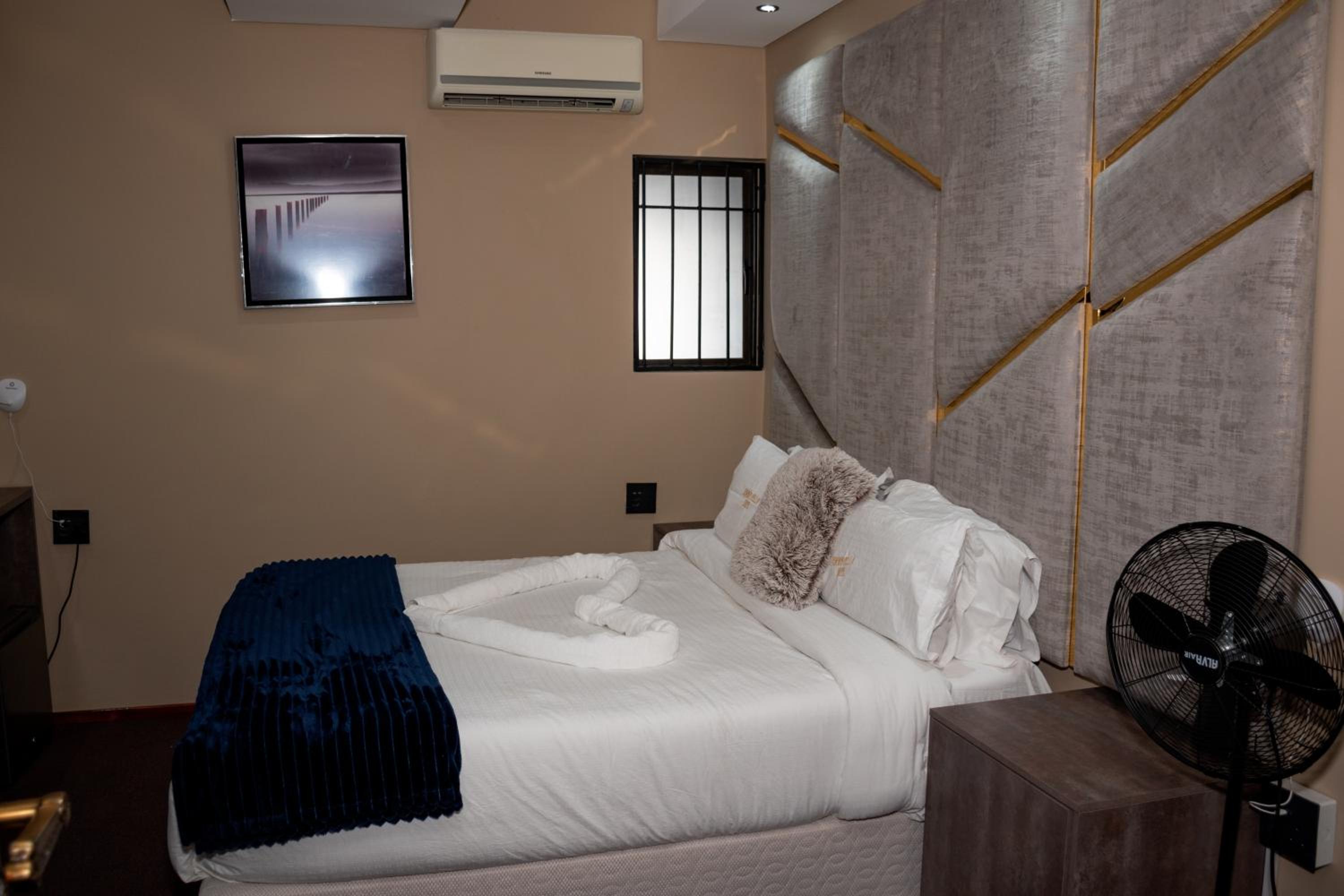 Standard Queen Room photo 1