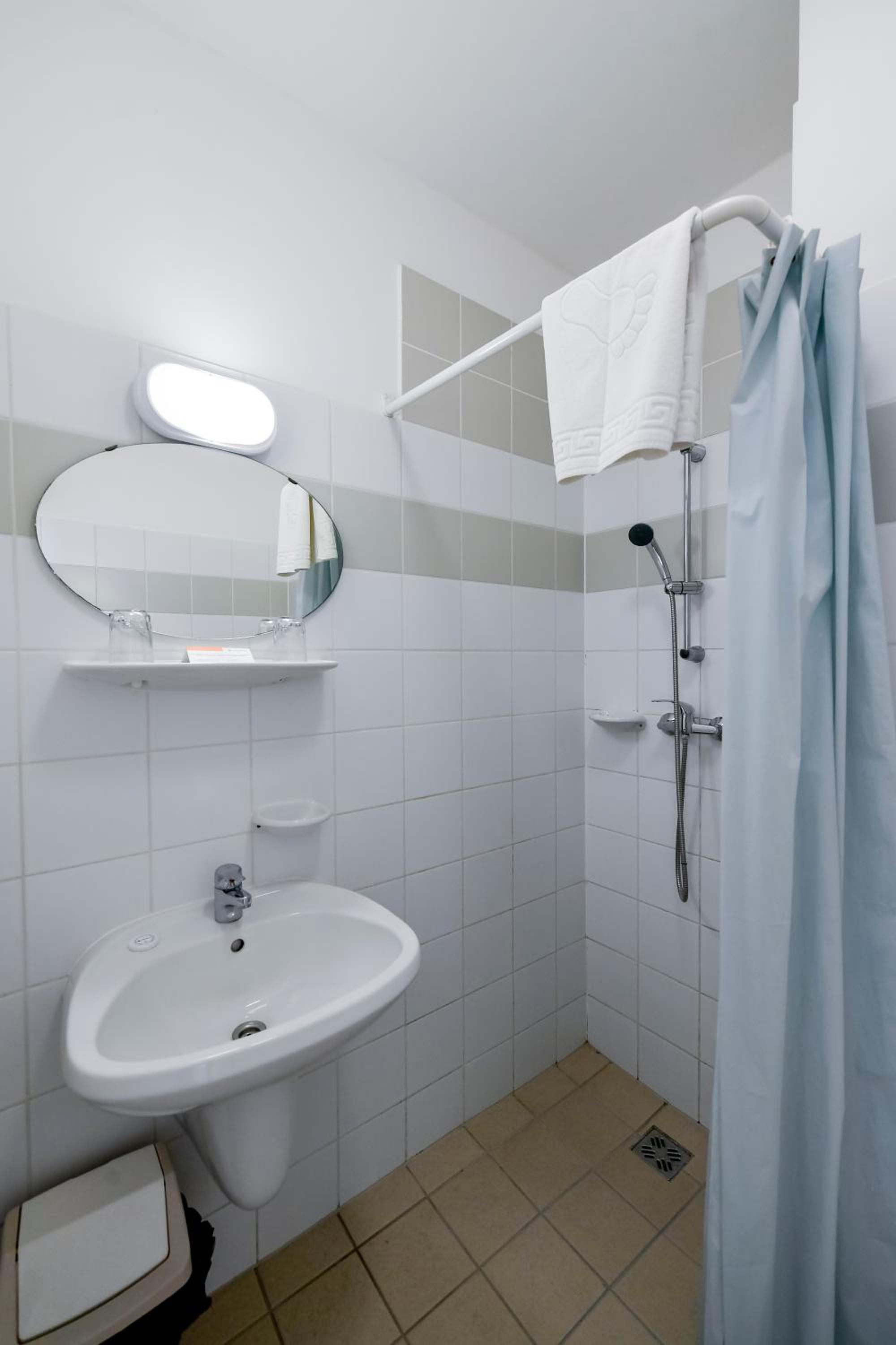 Single Room - Photo 4
