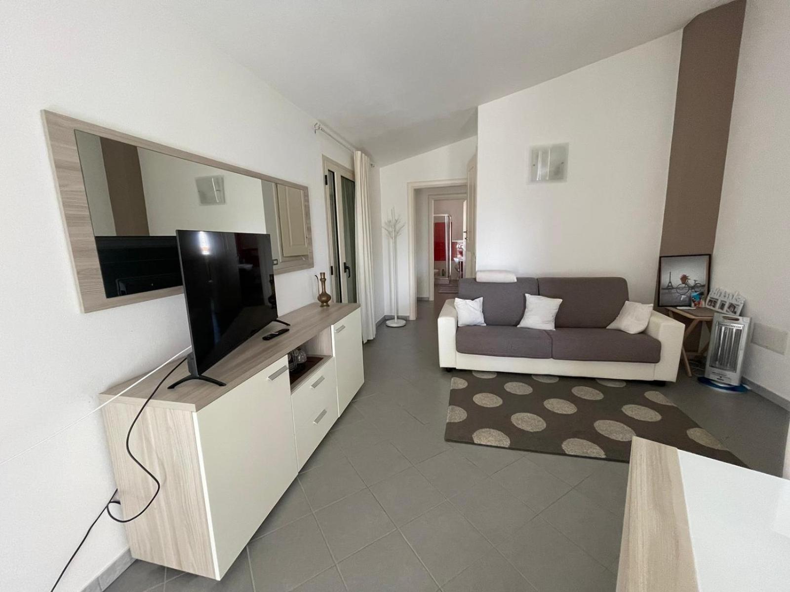 One-Bedroom Apartment photo 2