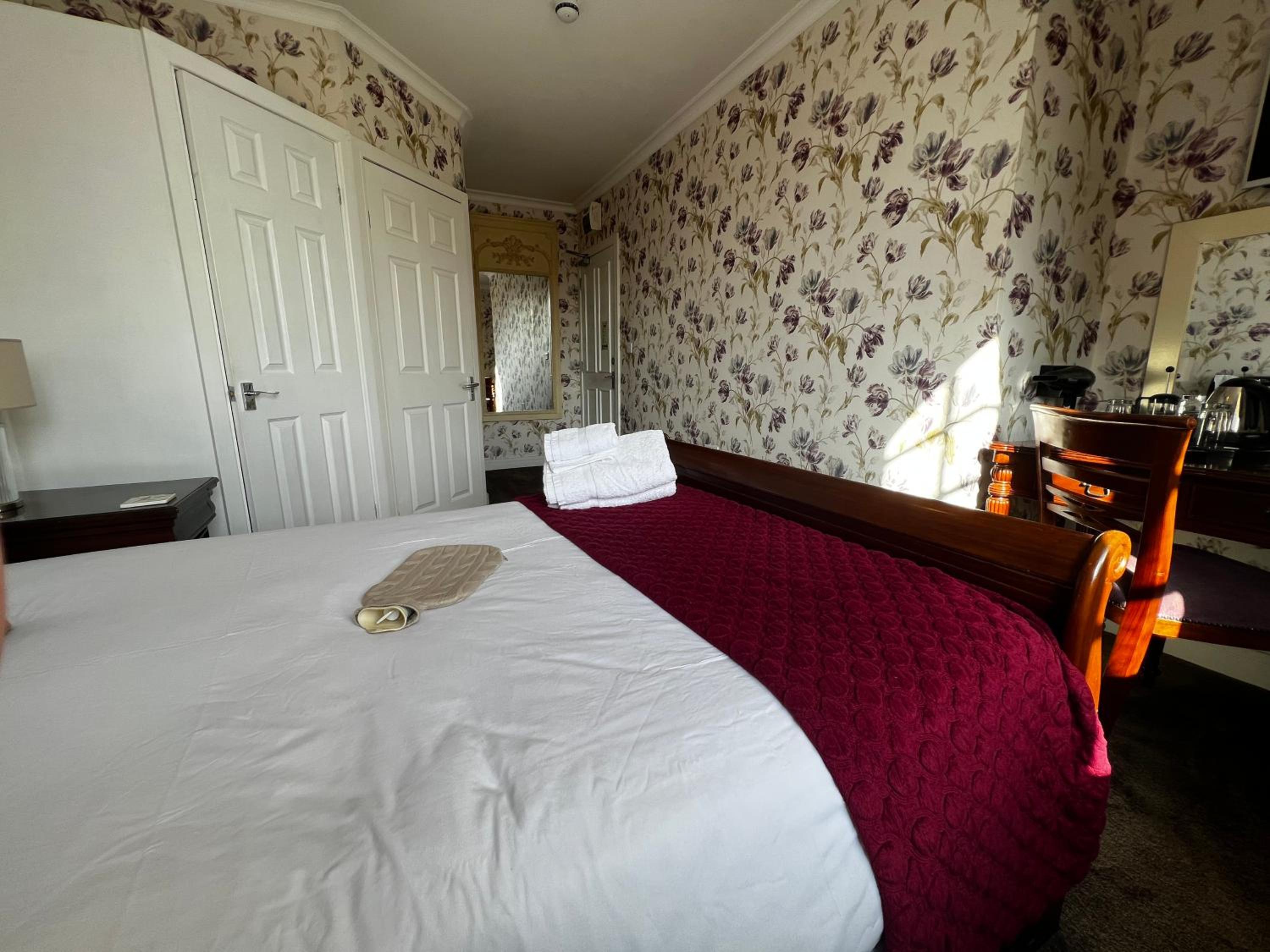 Double Room - Photo 18