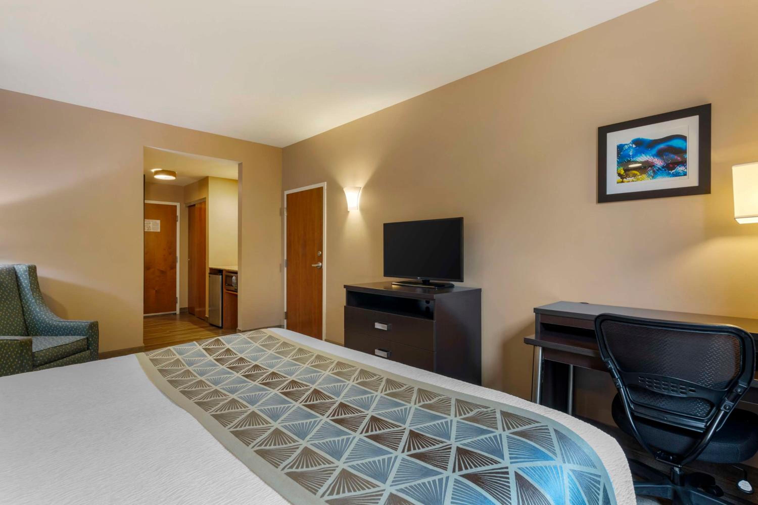 King Room with Spa Bath - Non-Smoking photo 3
