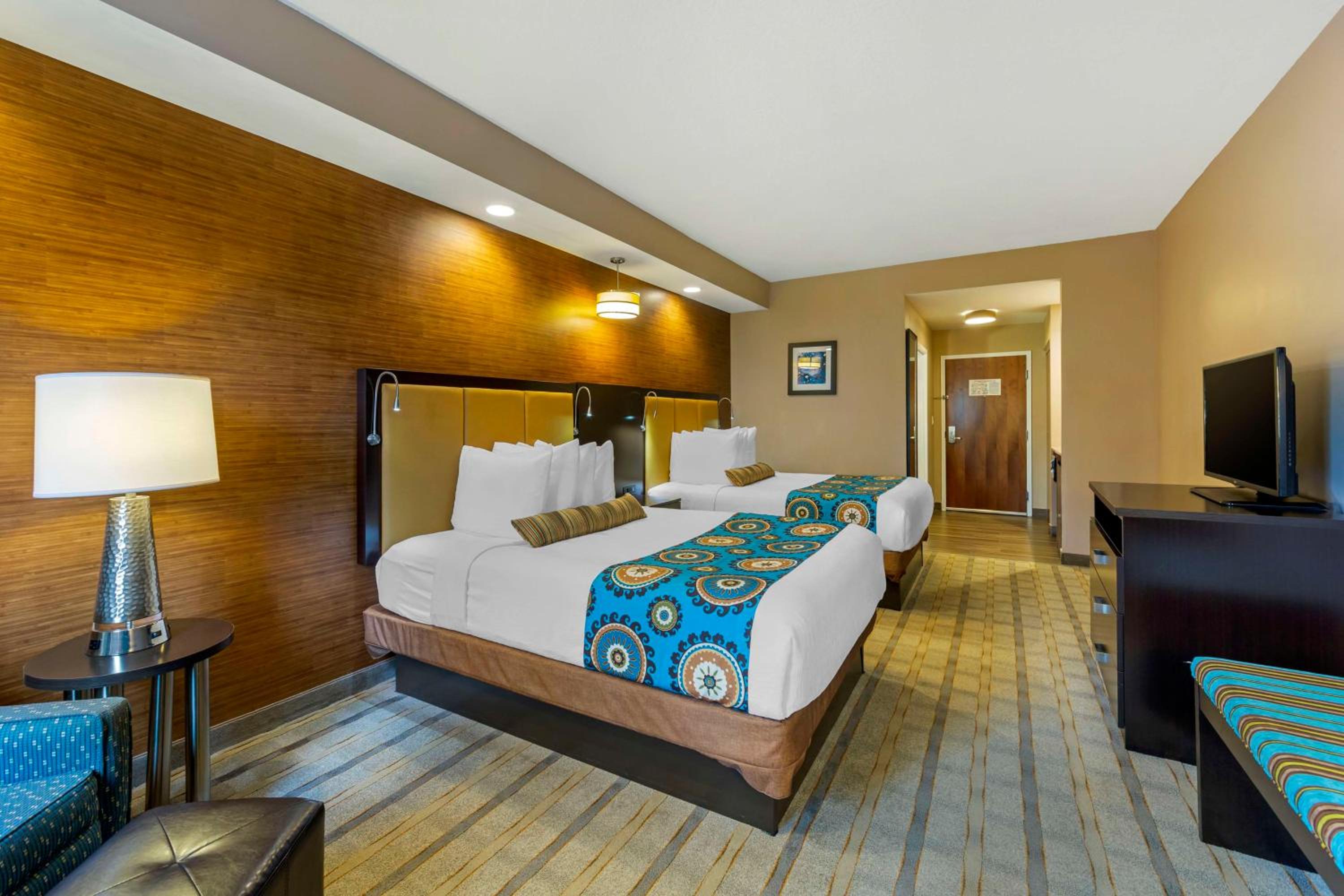 Queen Room with Two Queen Beds - Disability Access/Non-Smoking photo 3