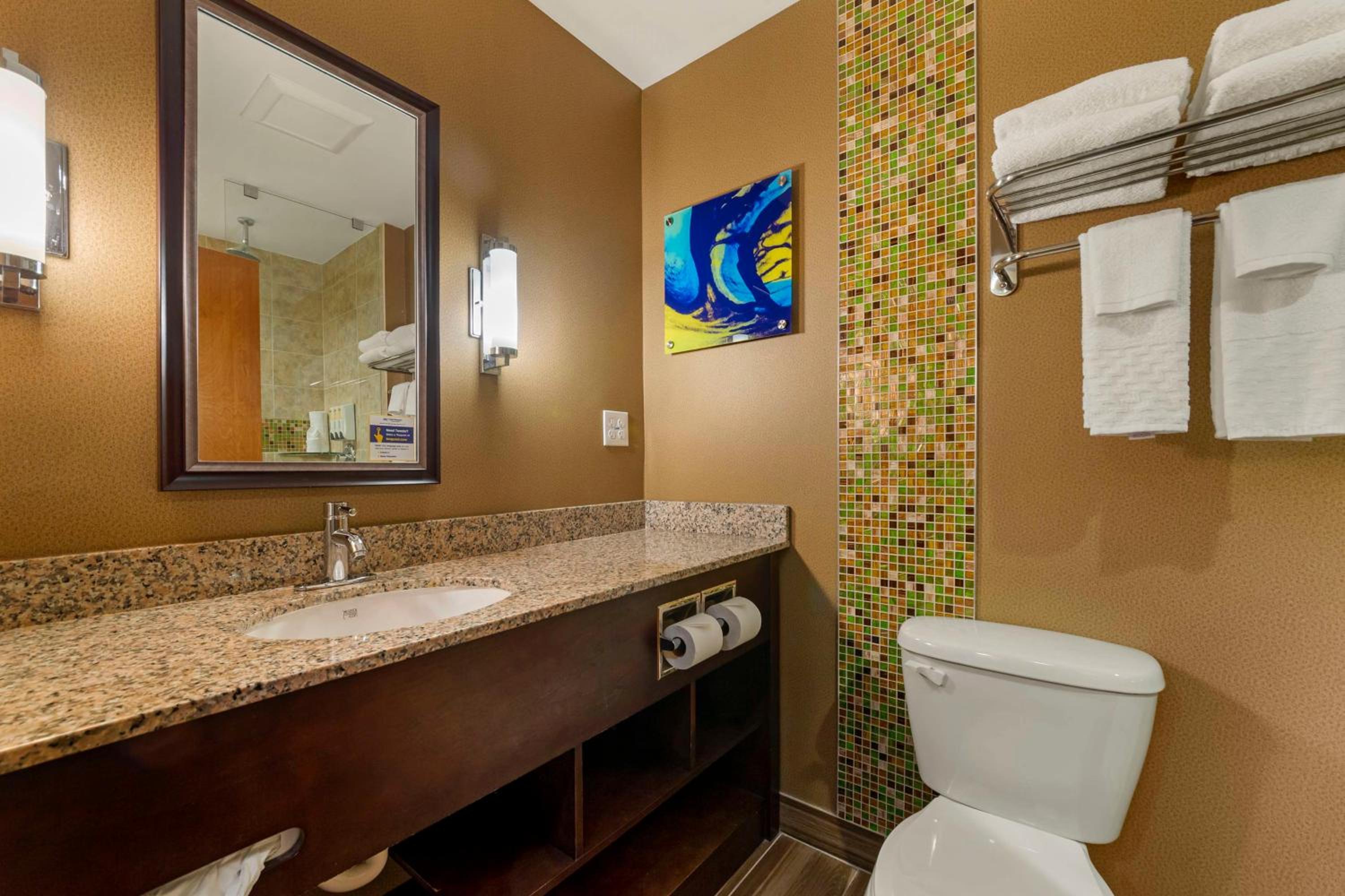 King Room with Spa Bath - Non-Smoking photo 2