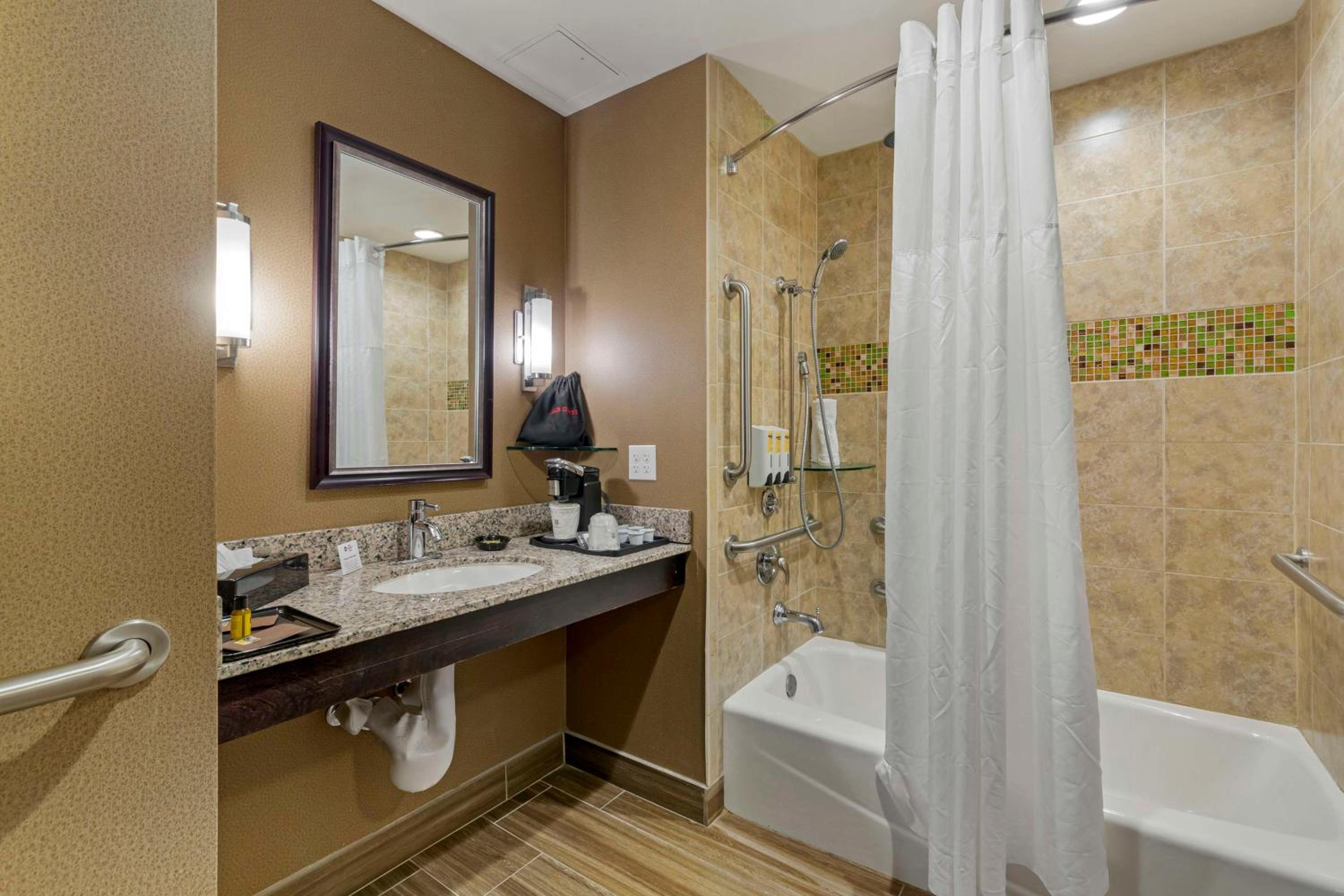 Queen Room with Two Queen Beds - Disability Access/Non-Smoking photo 2