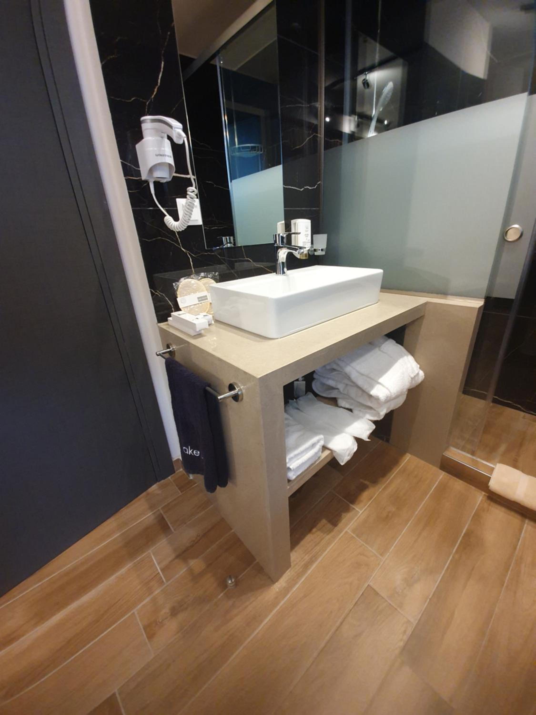 Deluxe King Room photo 3