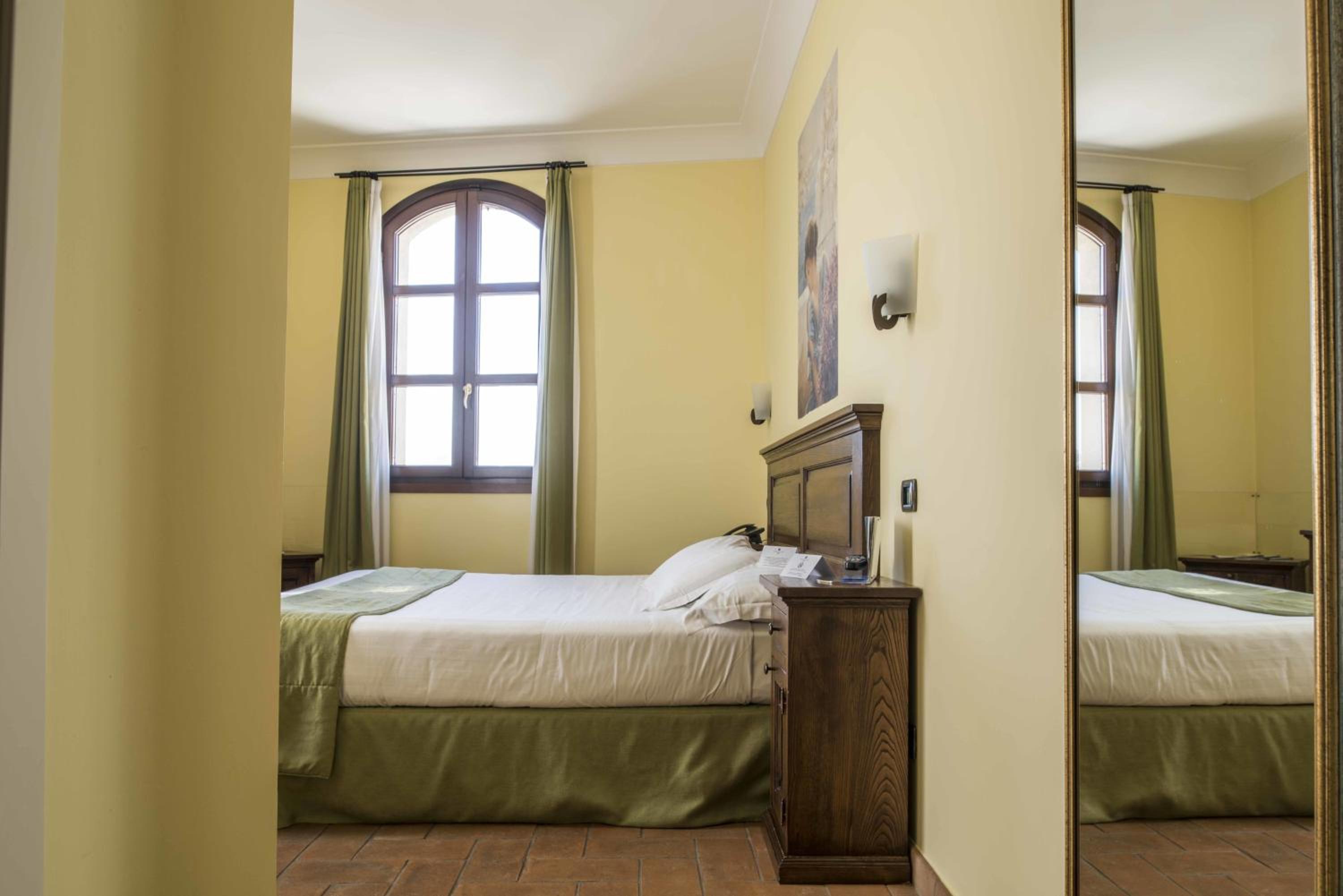Deluxe Double or Twin Room with Spa Access - Photo 17
