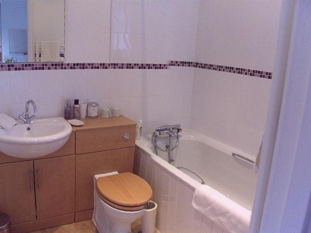 Double Room with Private Bathroom photo 3