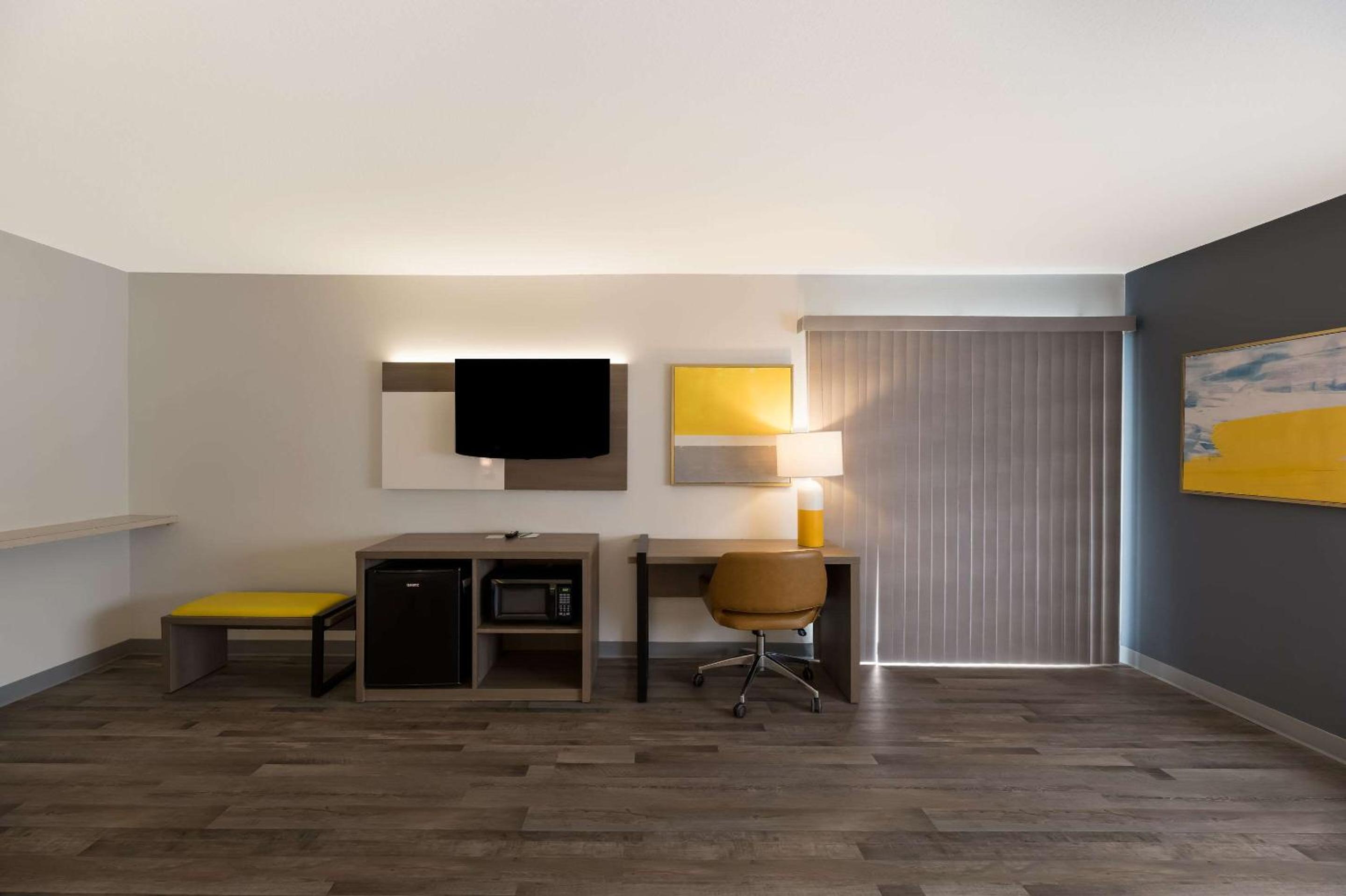 King Suite - Non Smoking - Photo 4