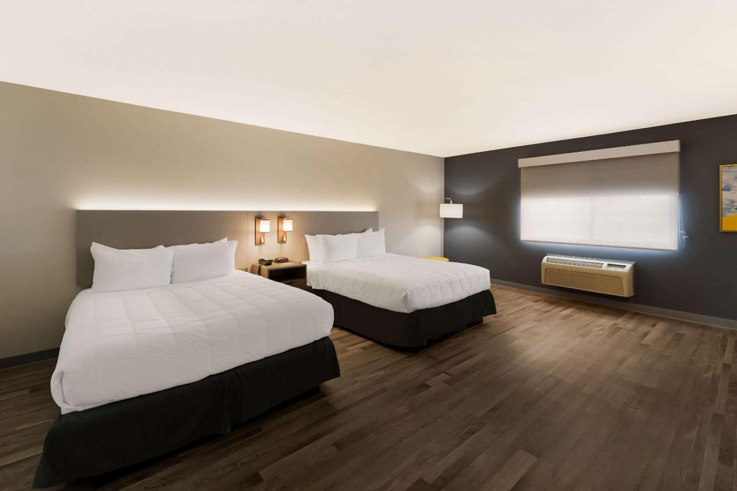 Queen Suite with Two Queen Beds - Non Smoking - Photo 3
